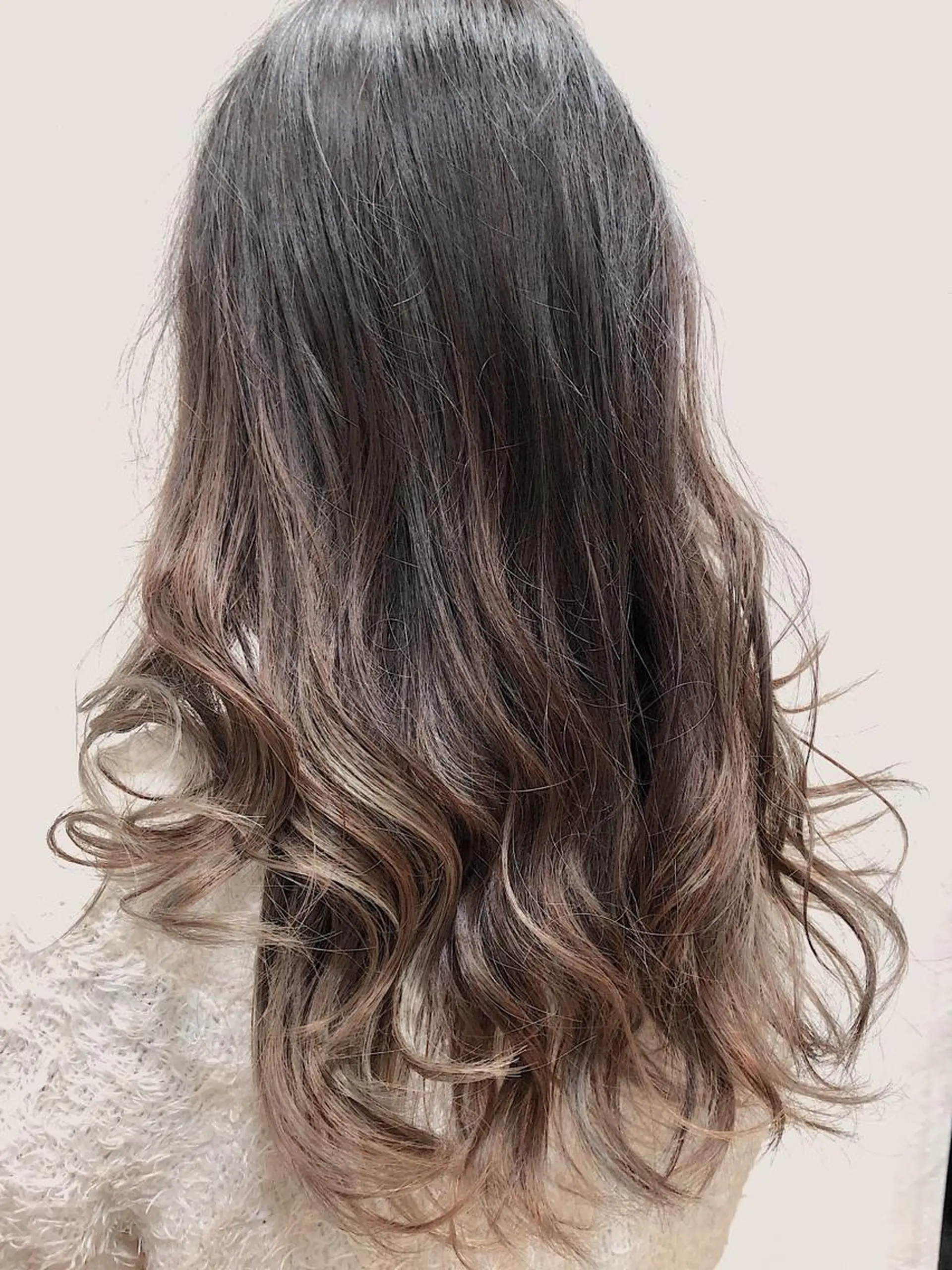 ミディアム カラー バレイヤージュ ベージュカラー ハイライトカラー ハイライト レイヤーカット 360°キレイな ショートカットのヘアスタイル