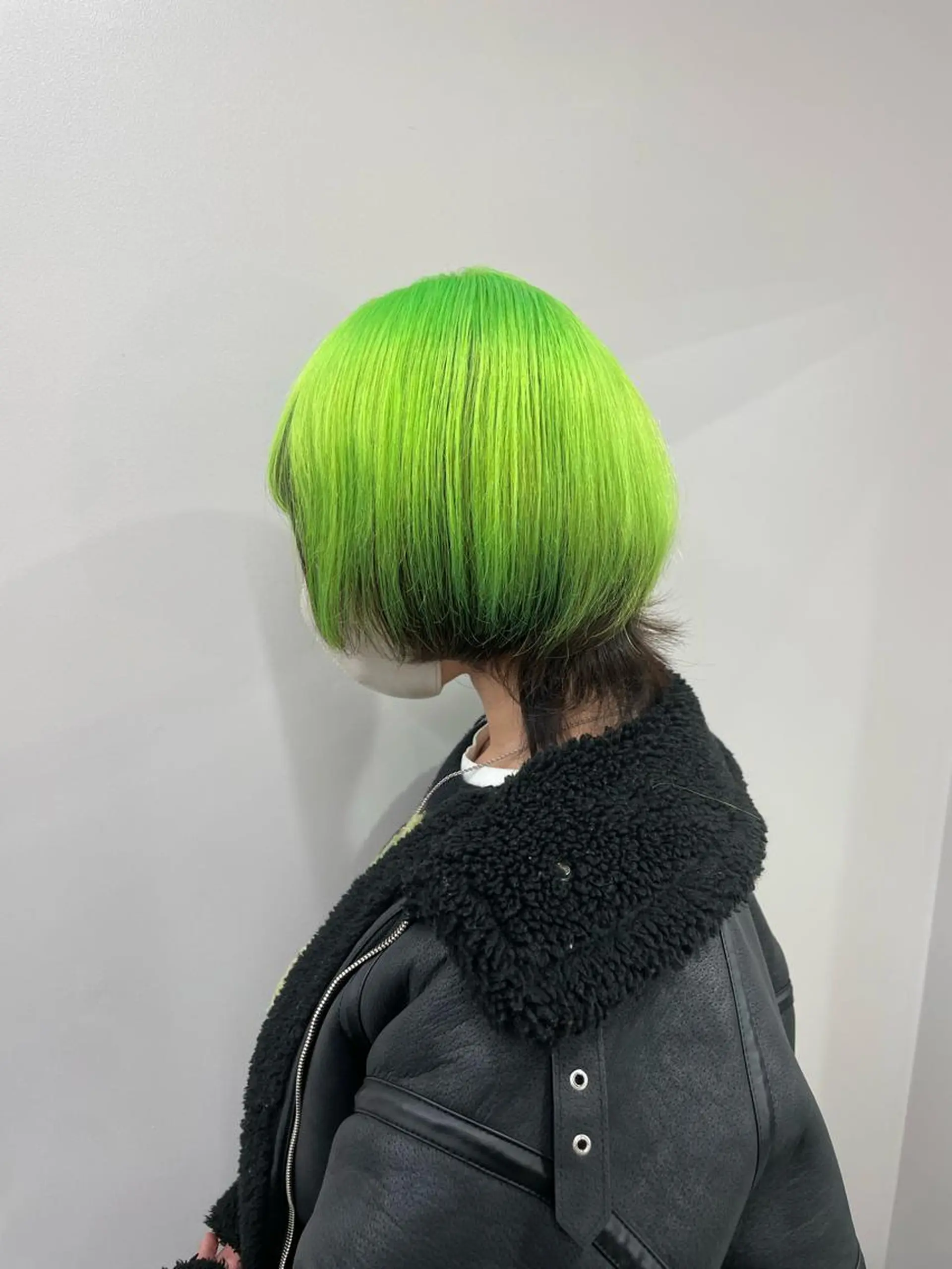 ショート カラー 切りっぱなしボブ レイヤー/縮毛矯正のヘアスタイル