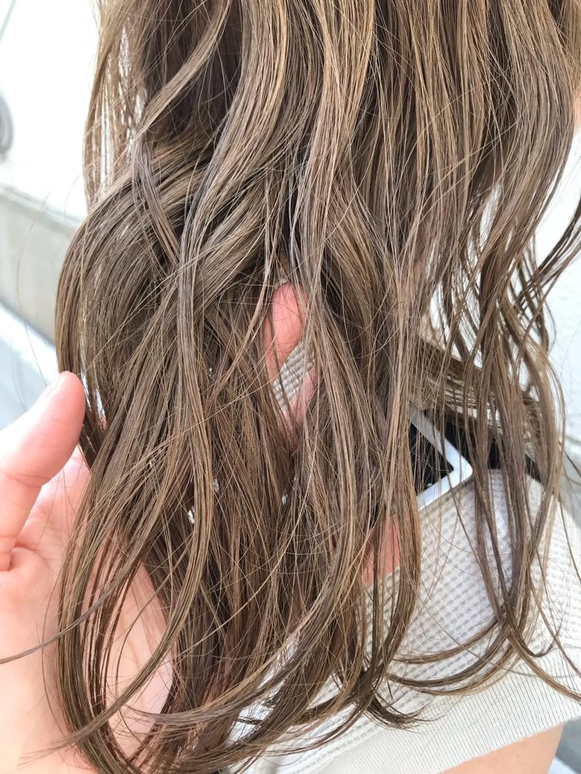 セミロング さの あやねのヘアスタイル