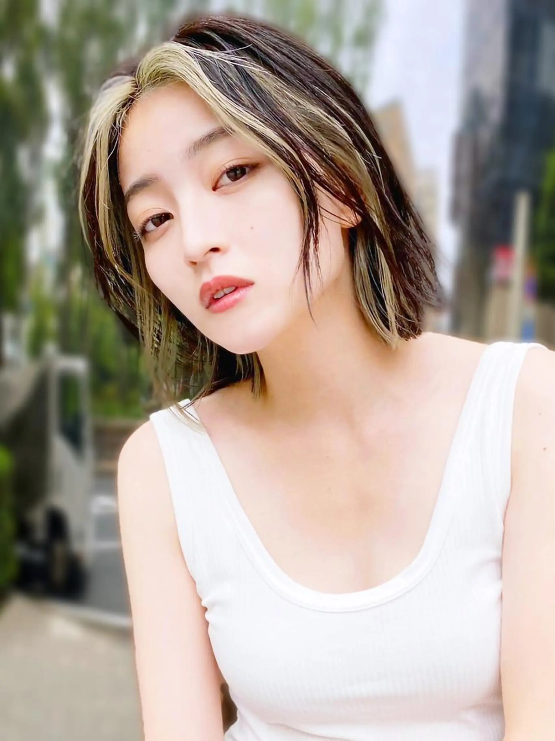 ミディアム メンズカット デザインカラーのヘアスタイル