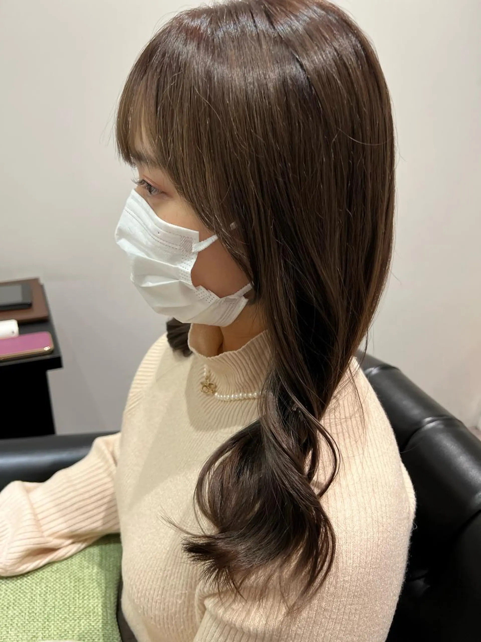 セミロング カラー パーマ コテ巻き風パーマ 韓国風パーマ　無重力のヘアスタイル