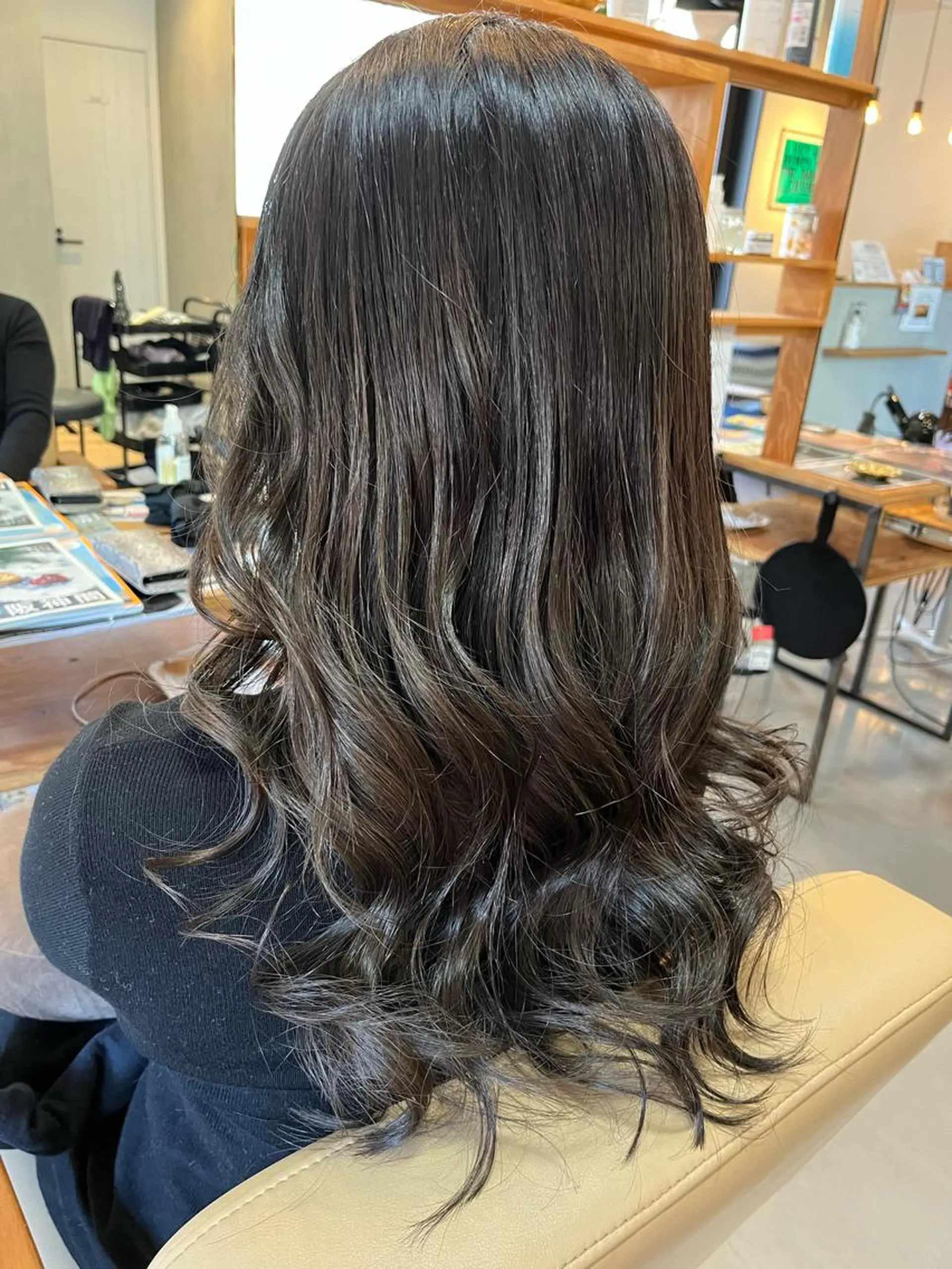 ロング アッシュ アッシュグレー ハイライト ロング カット ヘアカラー 阪神西宮★JUNO 川﨑温子のヘアスタイル