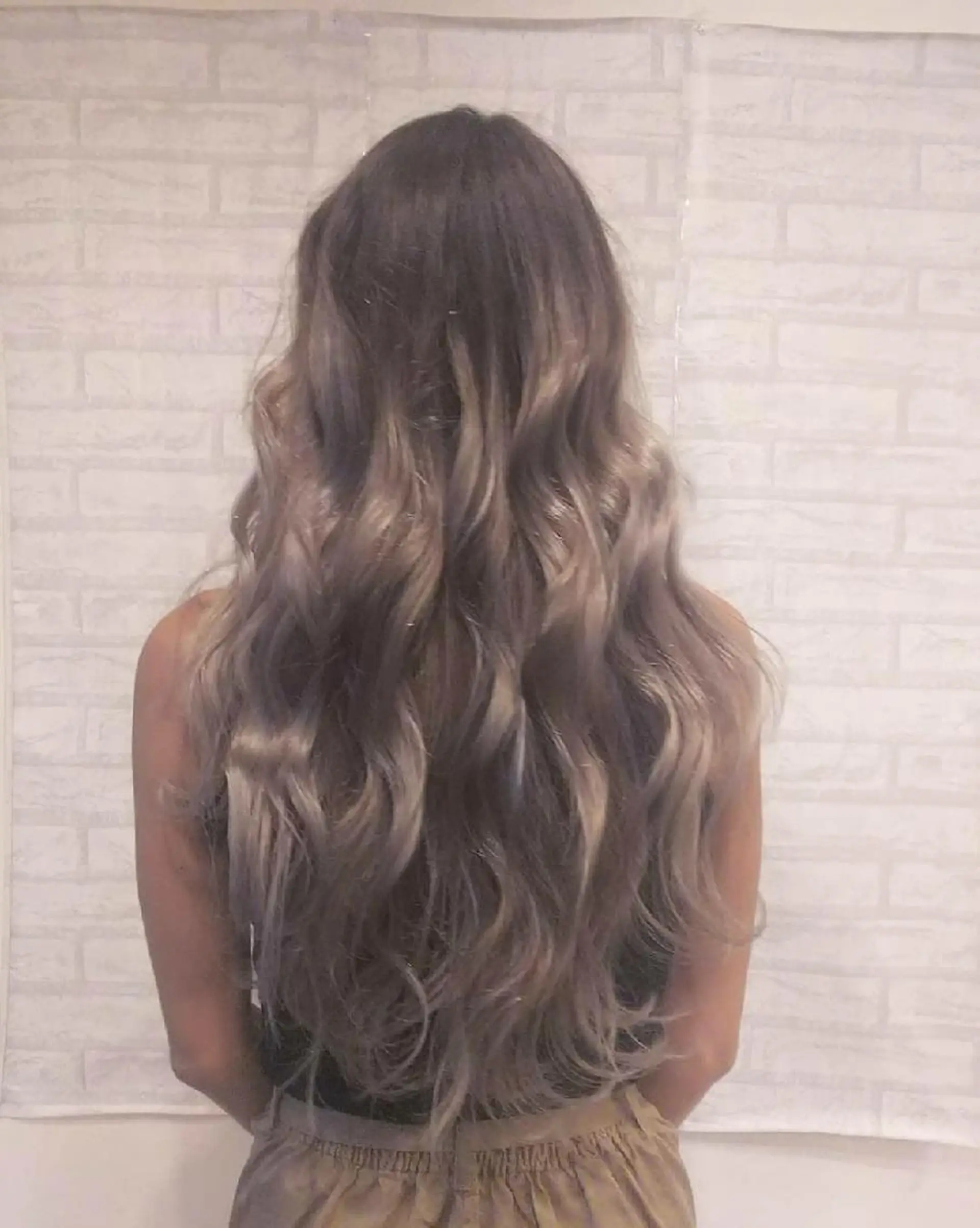 ロング カラー ベージュカラー ヘアカラー RU RIのヘアスタイル
