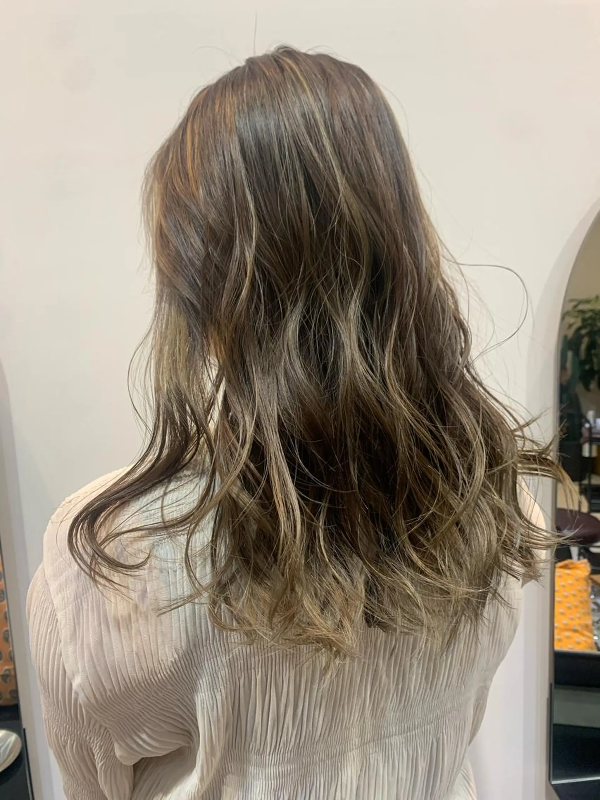 セミロング カラー ブリーチ ケアブリーチ 透明感カラー グレージュ ハイライトカラー 中目黒🌼 🌼ハナのヘアスタイル