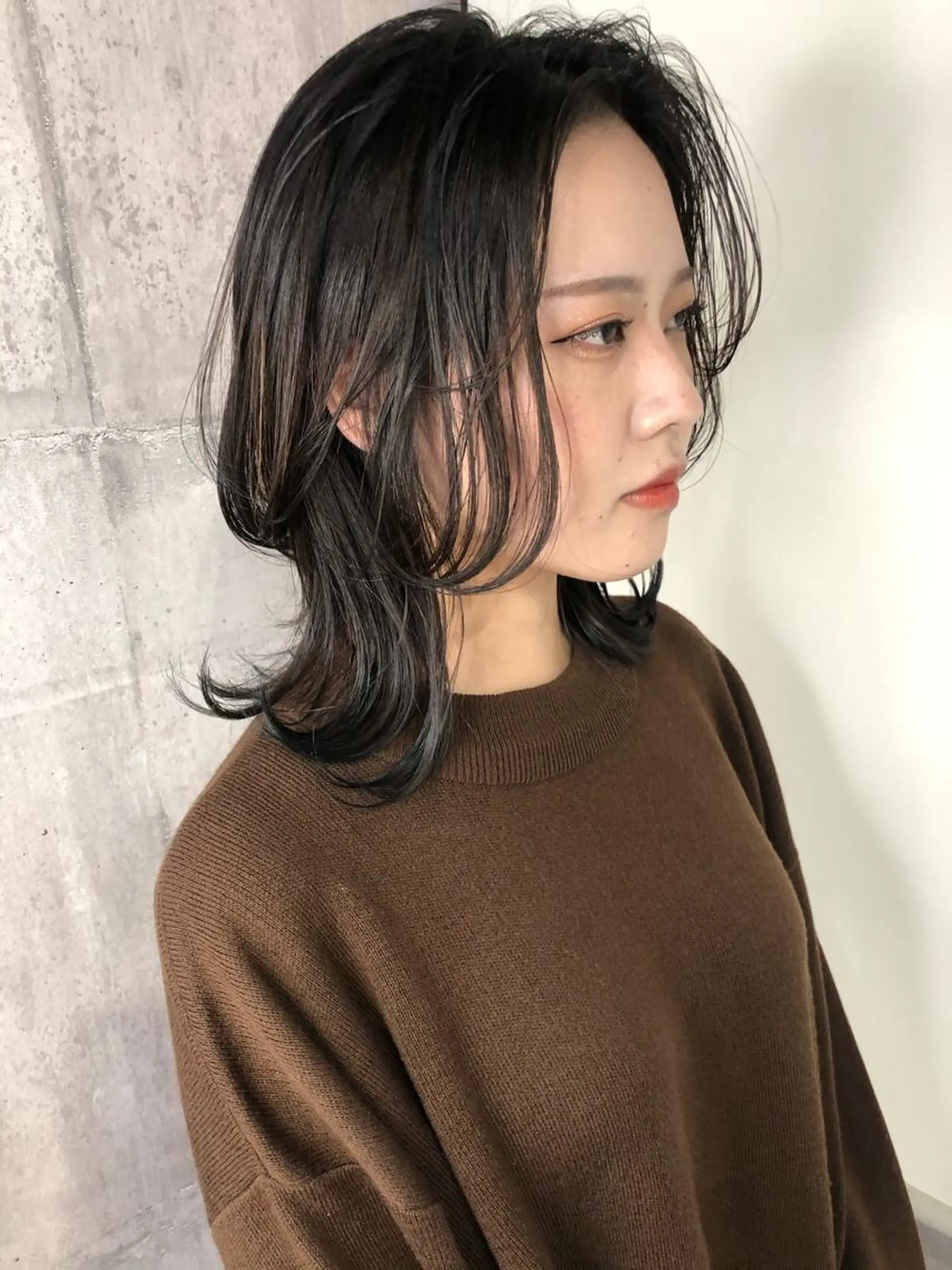 ミディアム カラー グレージュ ハイライトカラー ハイライト ウルフカット kazuki iconのヘアスタイル