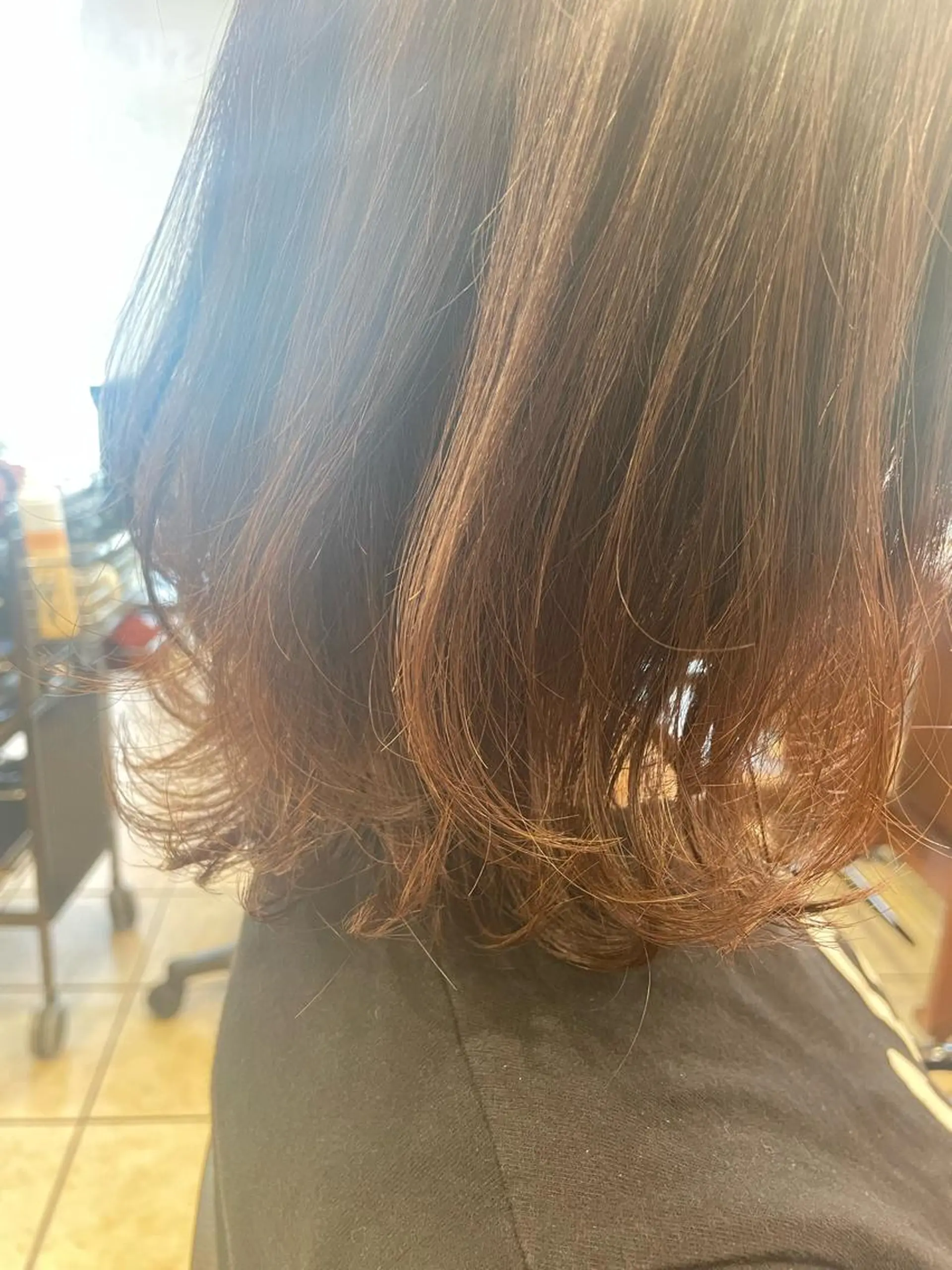 ミディアム 桑田 新菜のヘアスタイル
