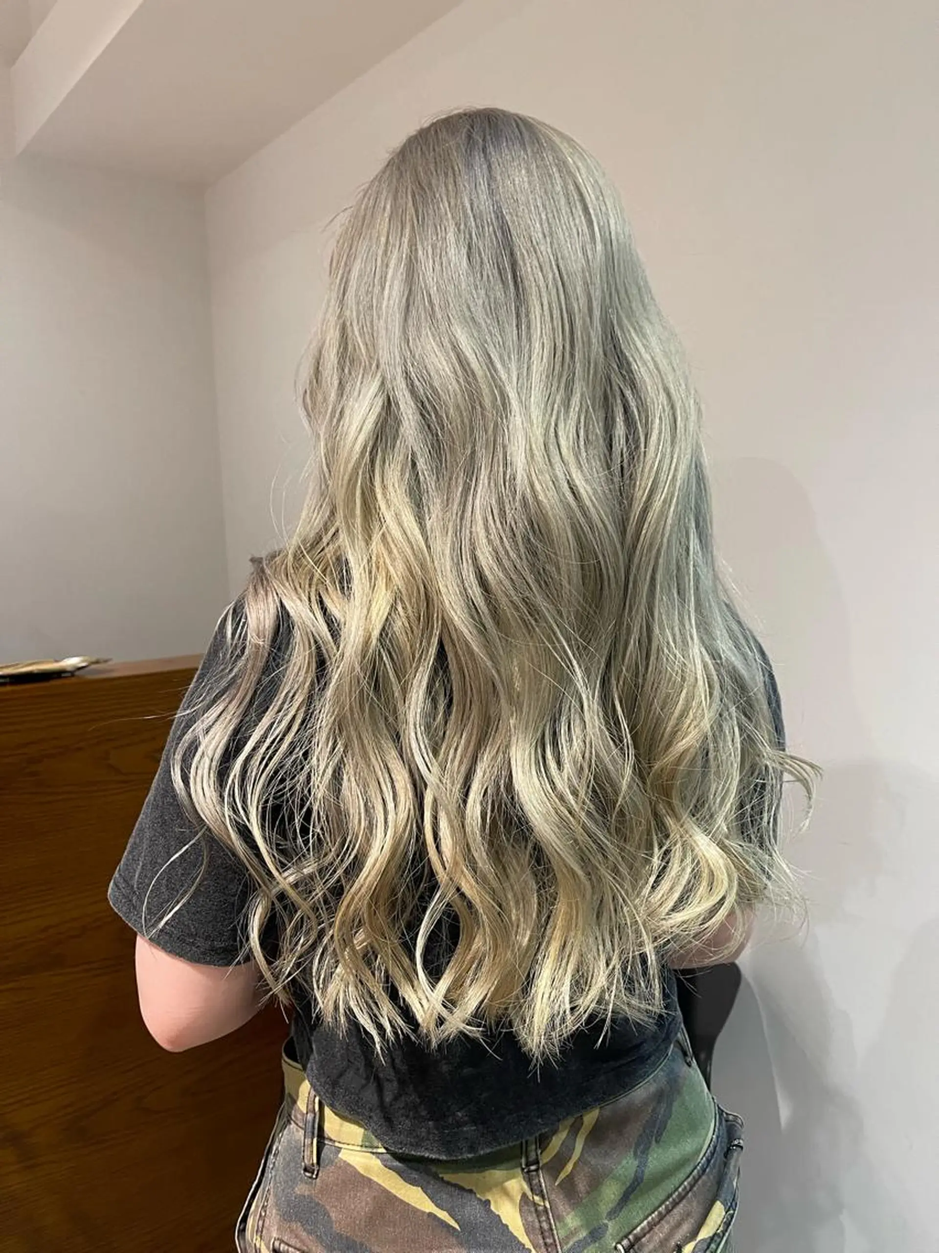 ロング 🫧うる艶レイヤー /グレージュ🪐リサのヘアスタイル