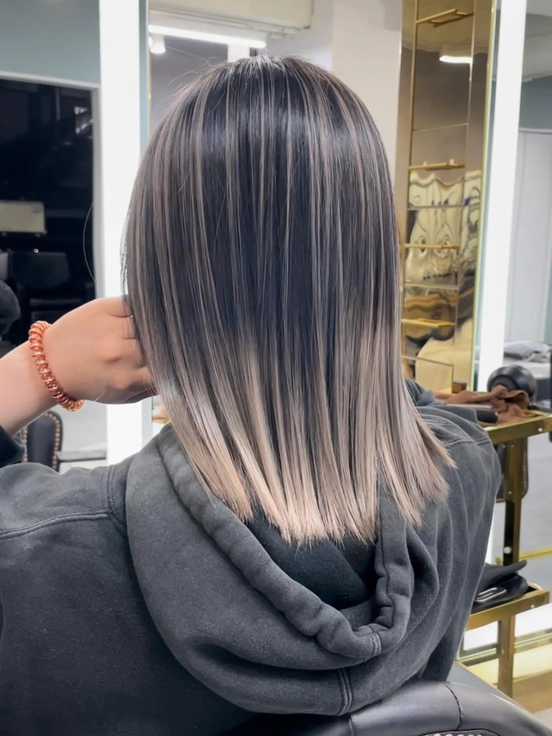 ミディアム senjyu GINZA所属・バレイヤージュ/ハイ ライト/庄司鉄平のヘアスタイル