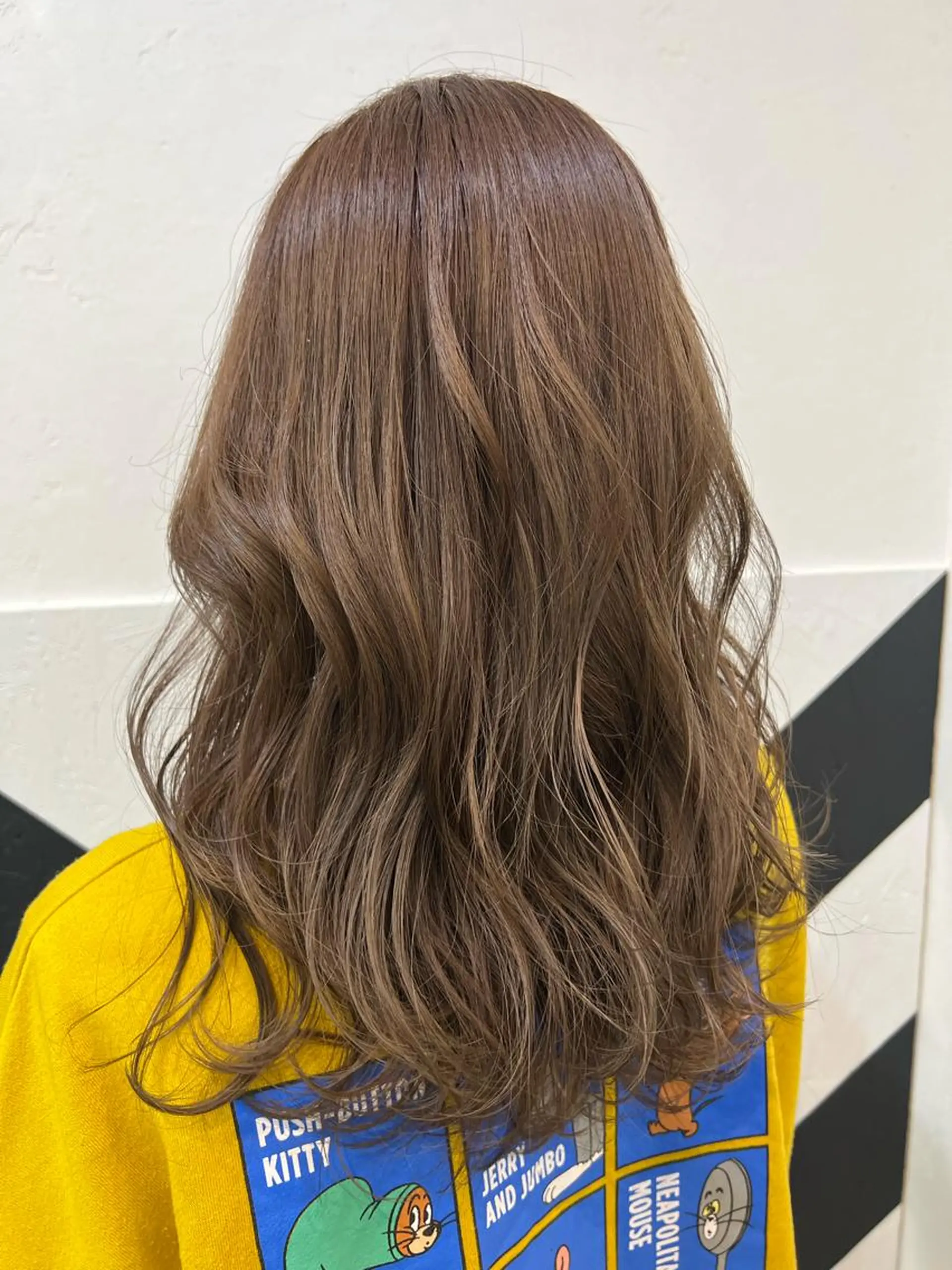 セミロング カラー 透明感カラー ハイライトカラー ハイライト ヘアカラー トリートメント 吉野 瑳桜のヘアスタイル