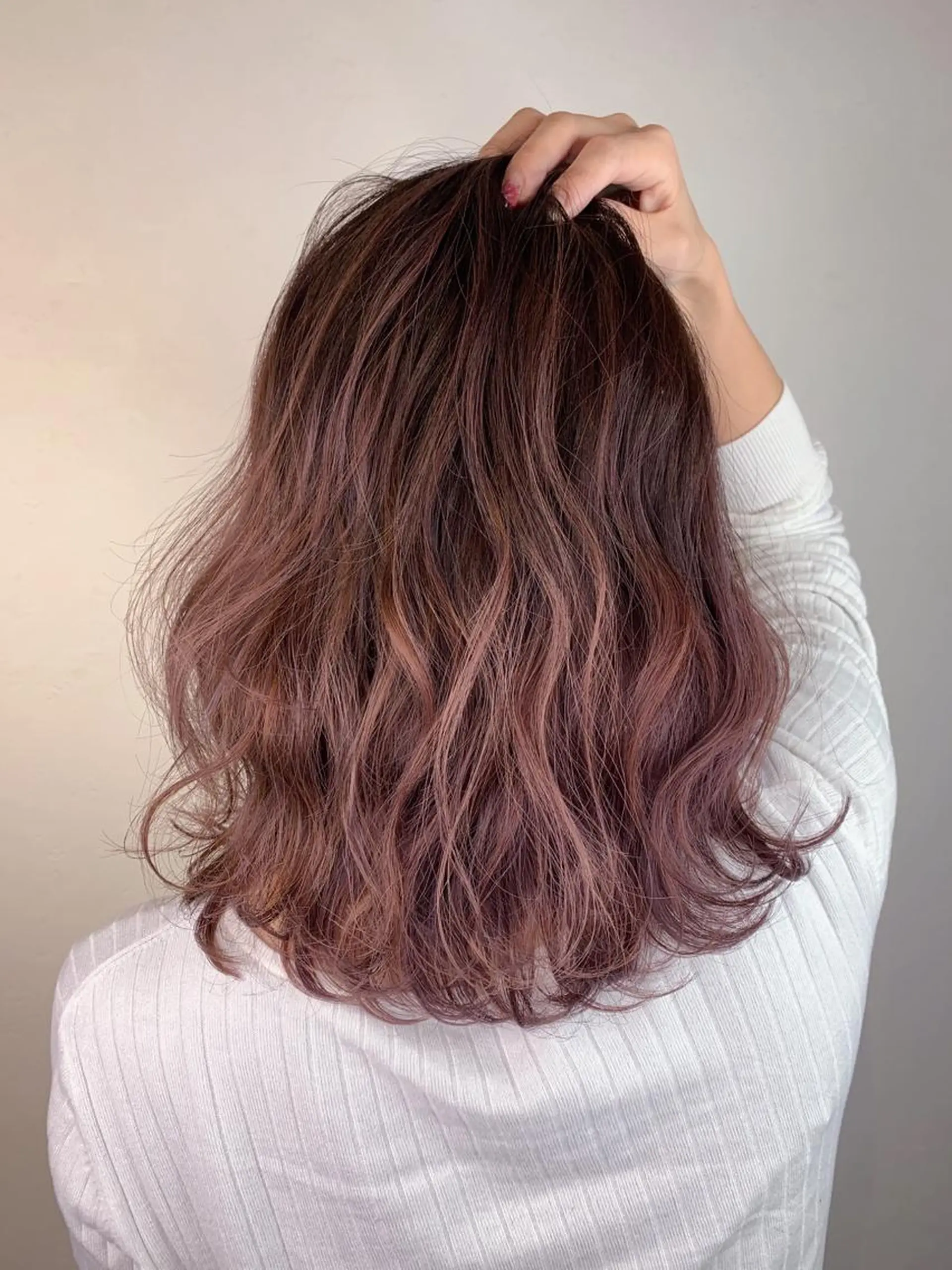 ミディアム ＿WHITE鳳店 アンダーバーホワイトのヘアスタイル