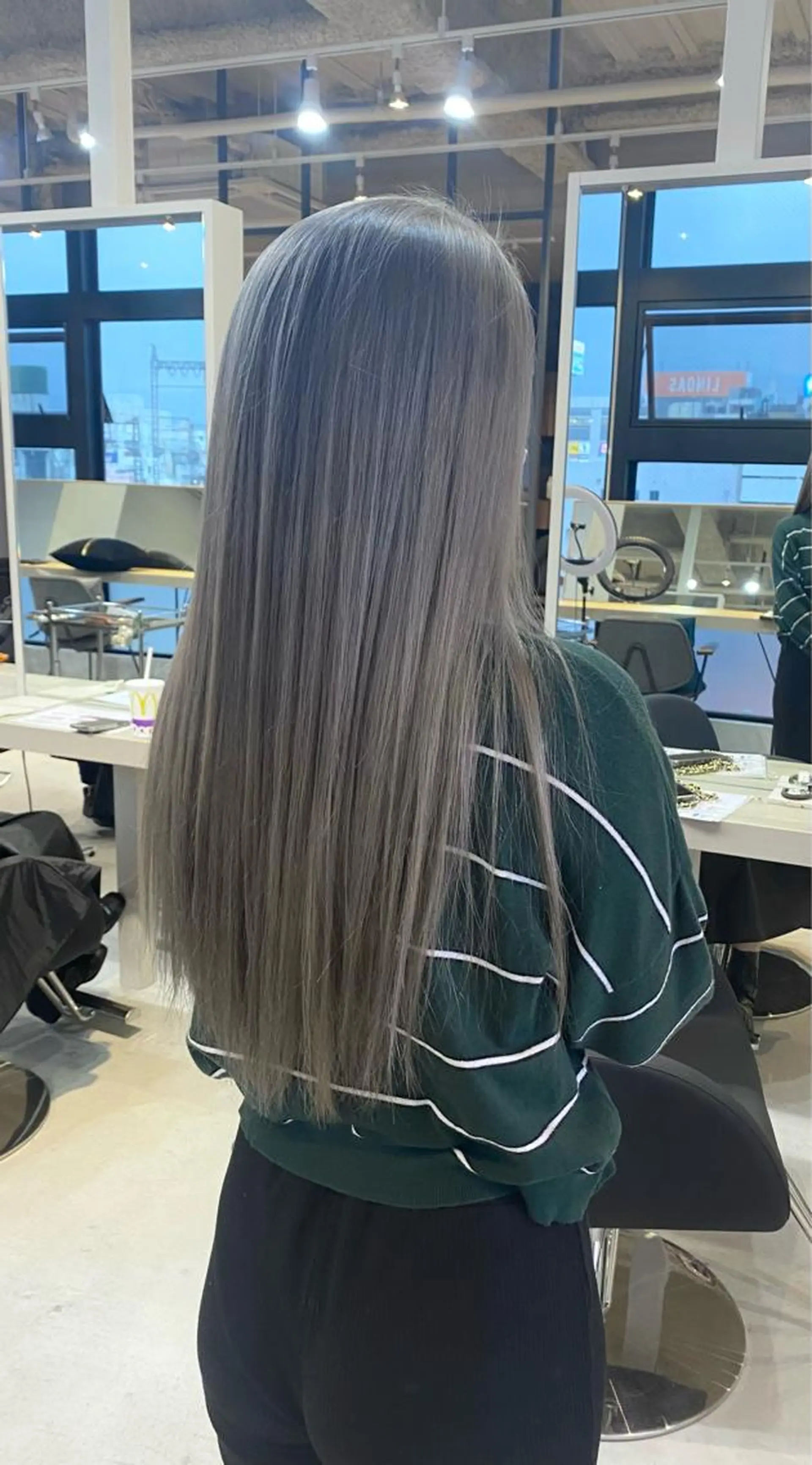 カラー シルバー AKI 🐉のヘアスタイル