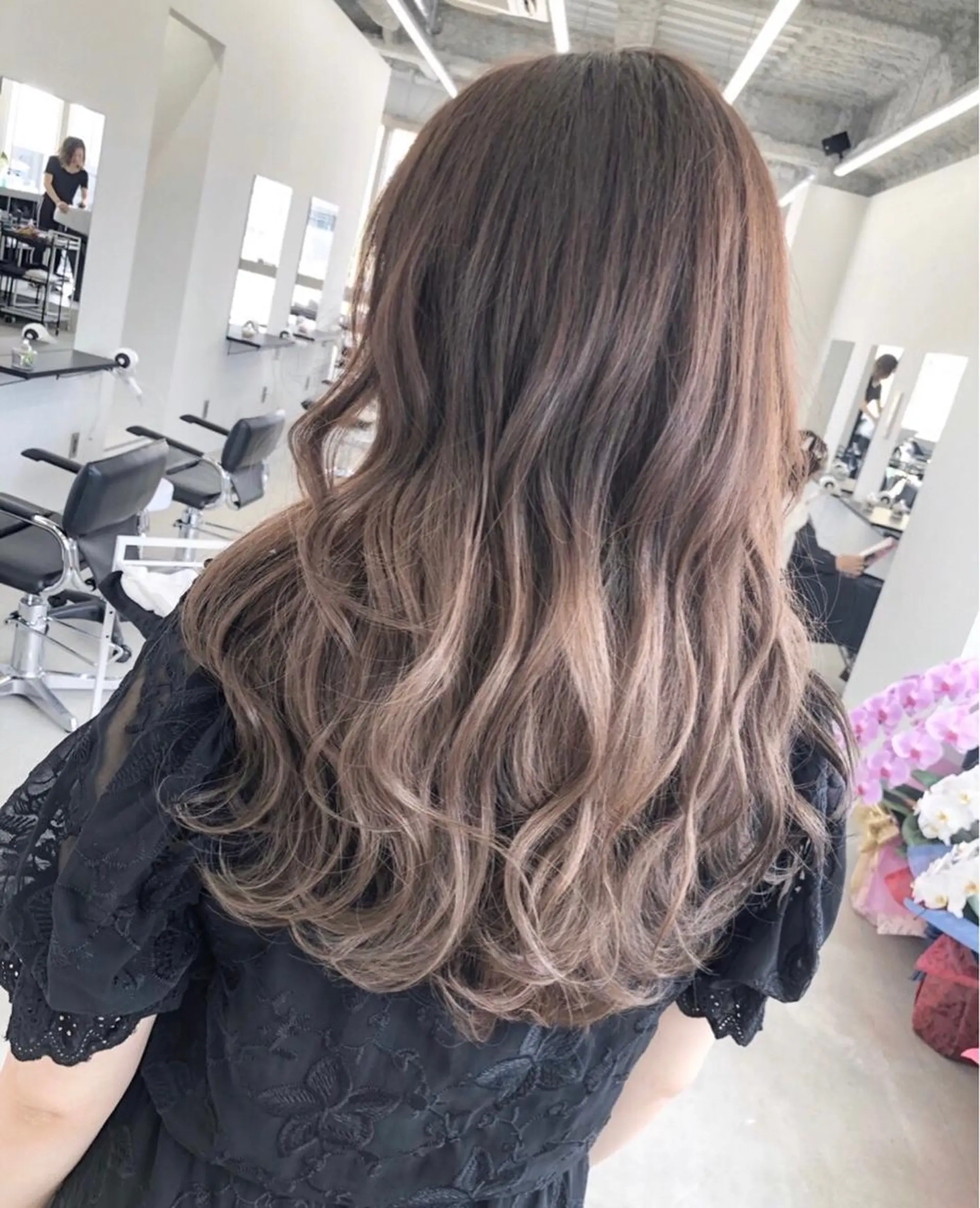 ロング カラー 手島 カミラのヘアスタイル