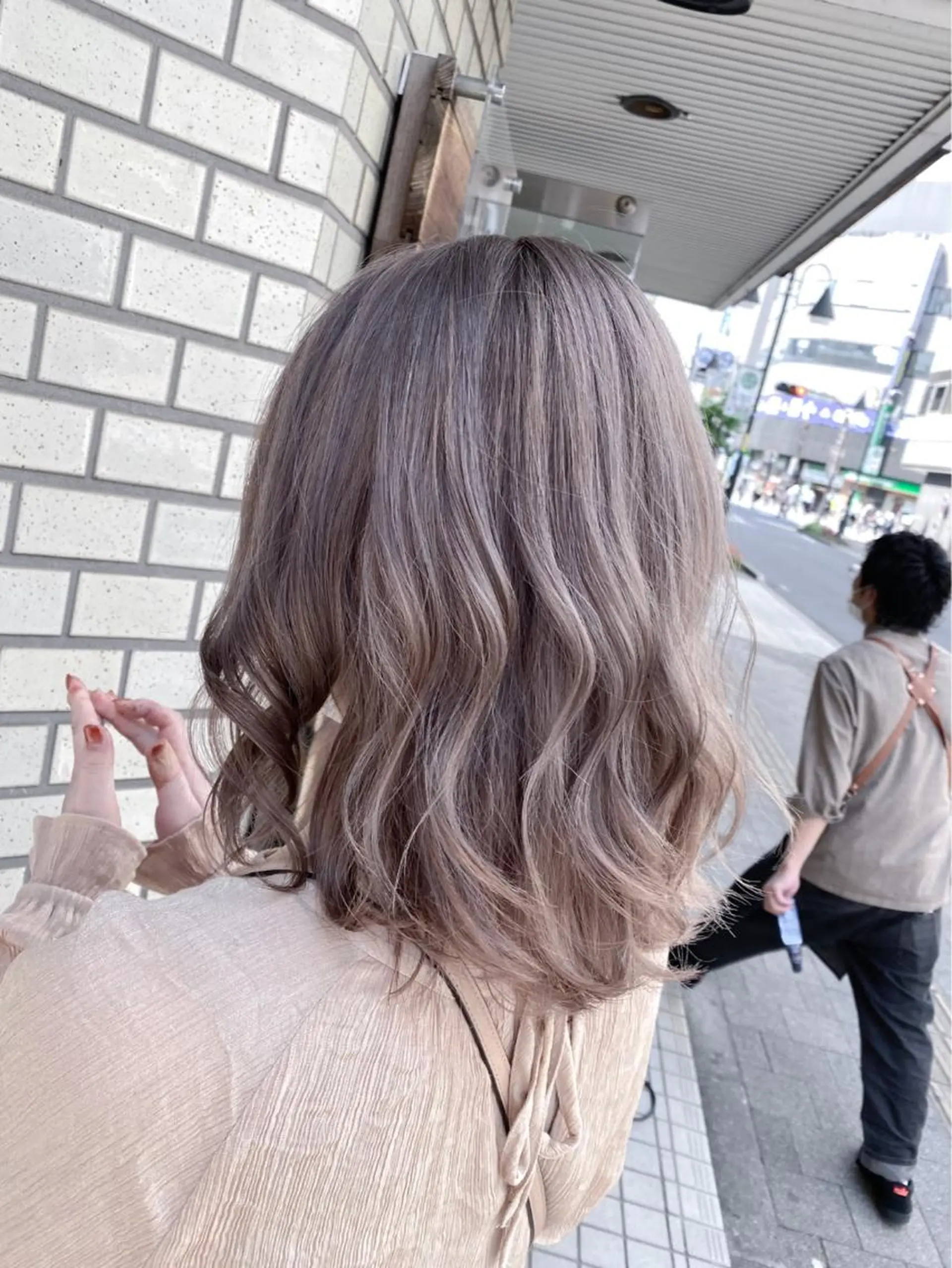 ミディアム カラー ベージュカラー ブリーチ ハイトーンカラー ホワイトベージュ marble by KENJEのヘアスタイル