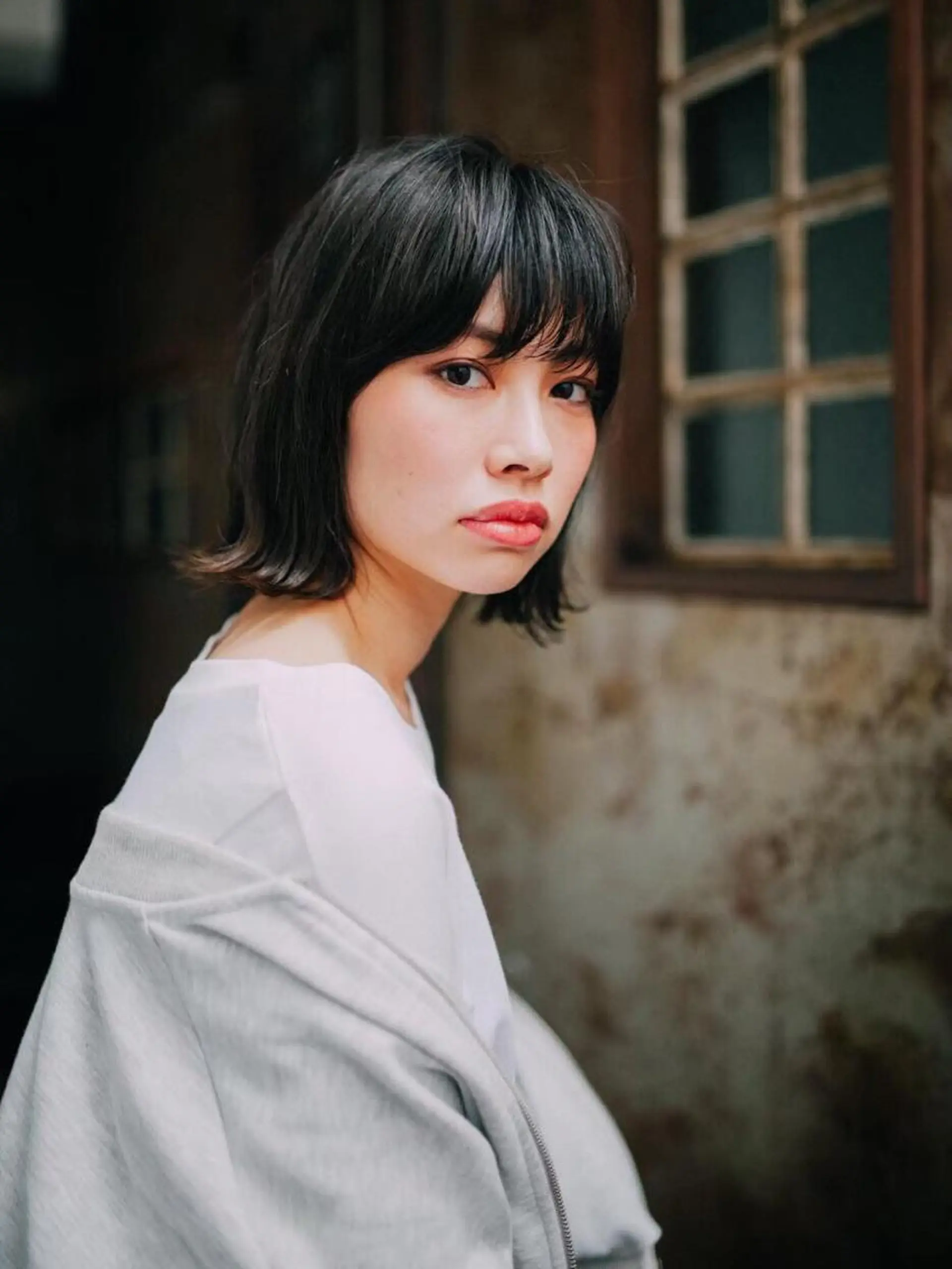 ミディアム 岡本 真実のヘアスタイル