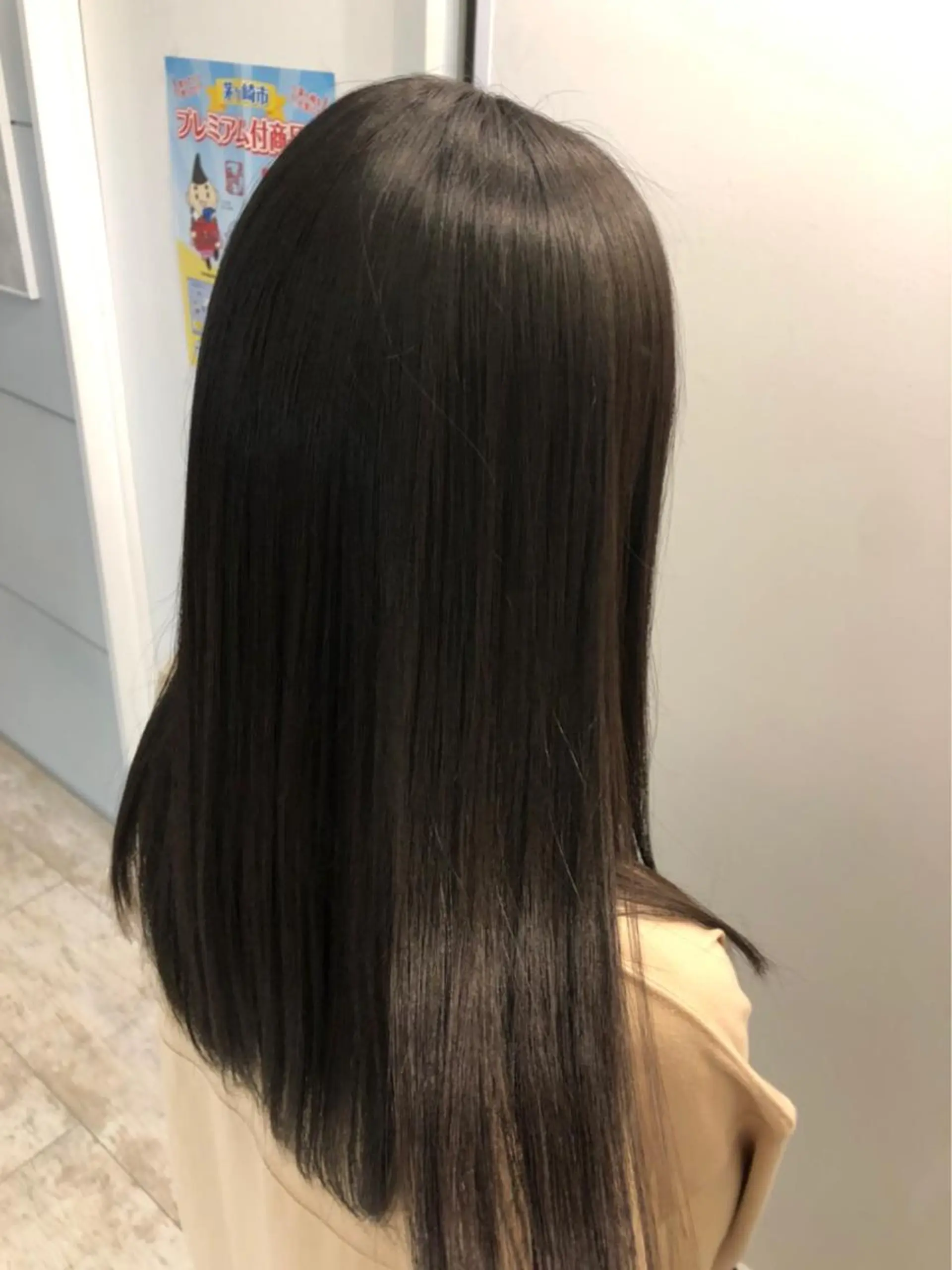 セミロング カラー 髪質改善 トリートメント 岩崎 裕司のヘアスタイル