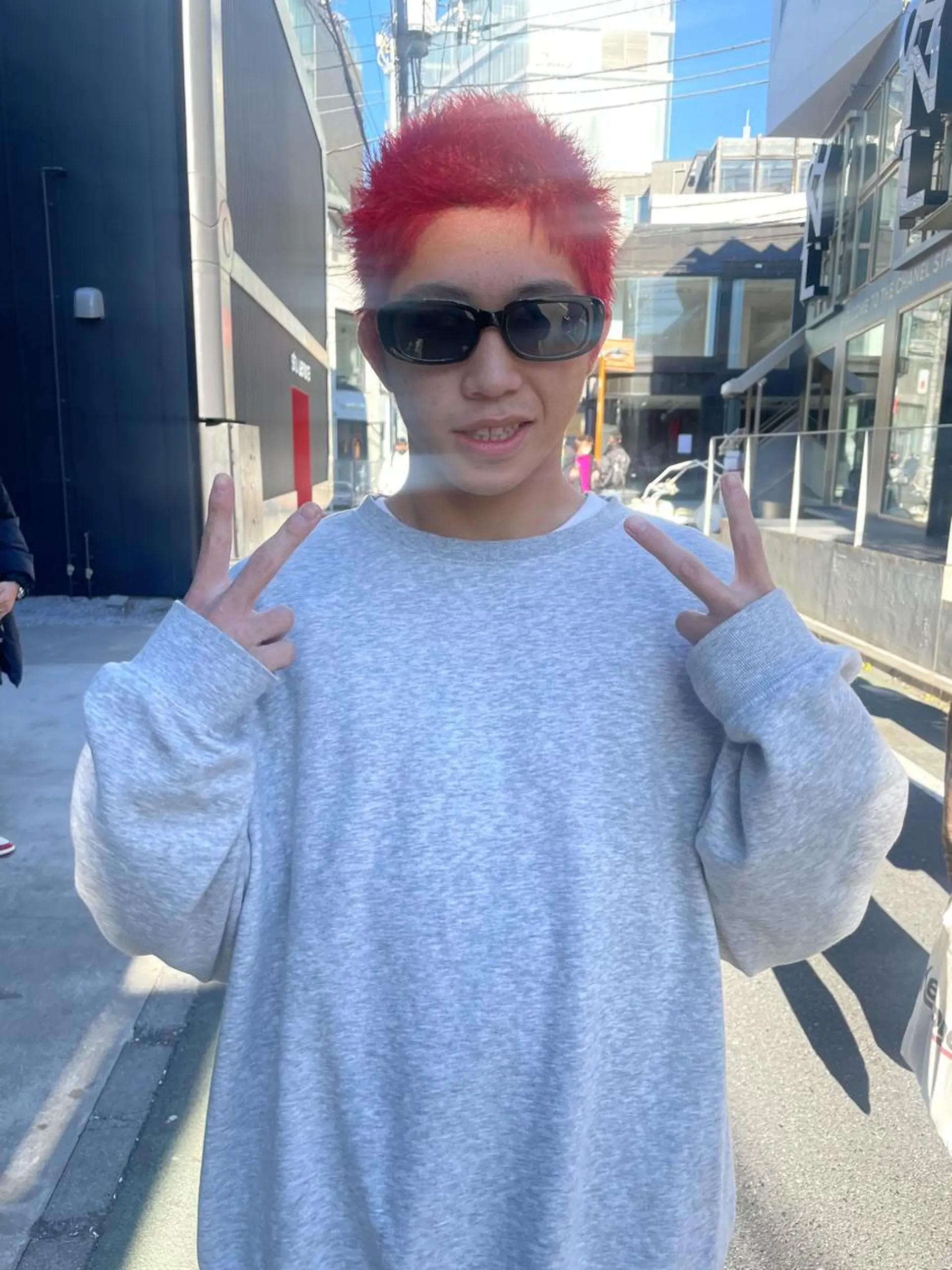 ショート カラー メンズ メンズバレイヤージュ メンズブリーチ センターパート フェードカット メンズハイライト カット ヘアカラー トリートメント スパイラルパーマ 🌐hina⭐️のヘアスタイル