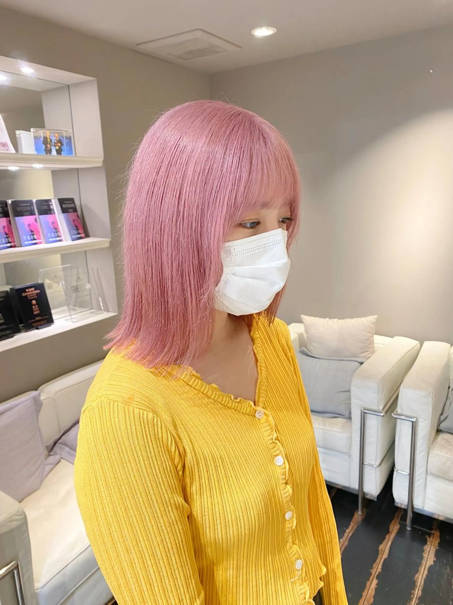 ミディアム カラー 切りっぱなしボブ レイヤー/縮毛矯正のヘアスタイル