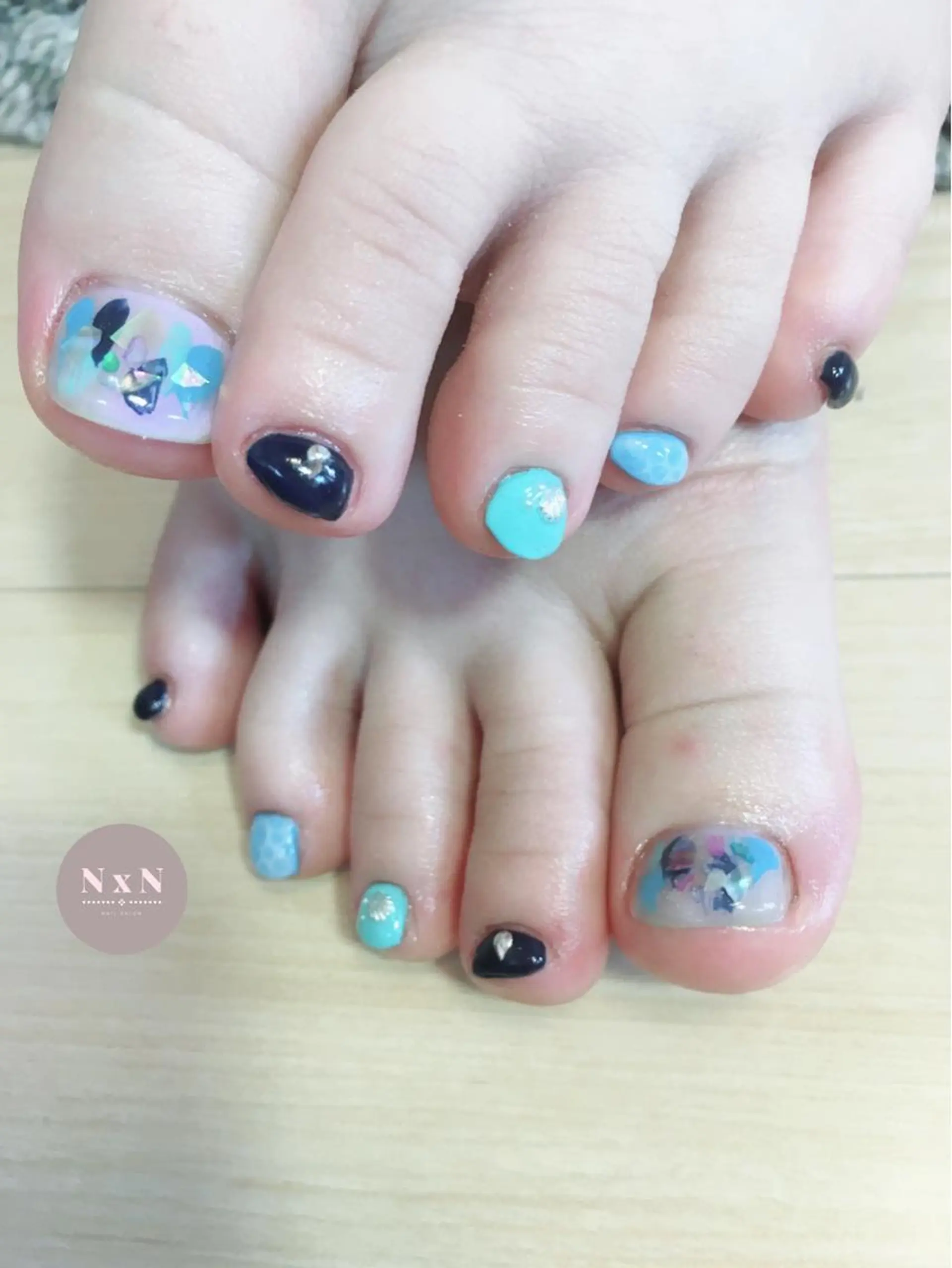 ネイル ブルー フットネイル ジェルネイル ぷっくりネイル フットネイル nail salon N×Nのネイルデザイン
