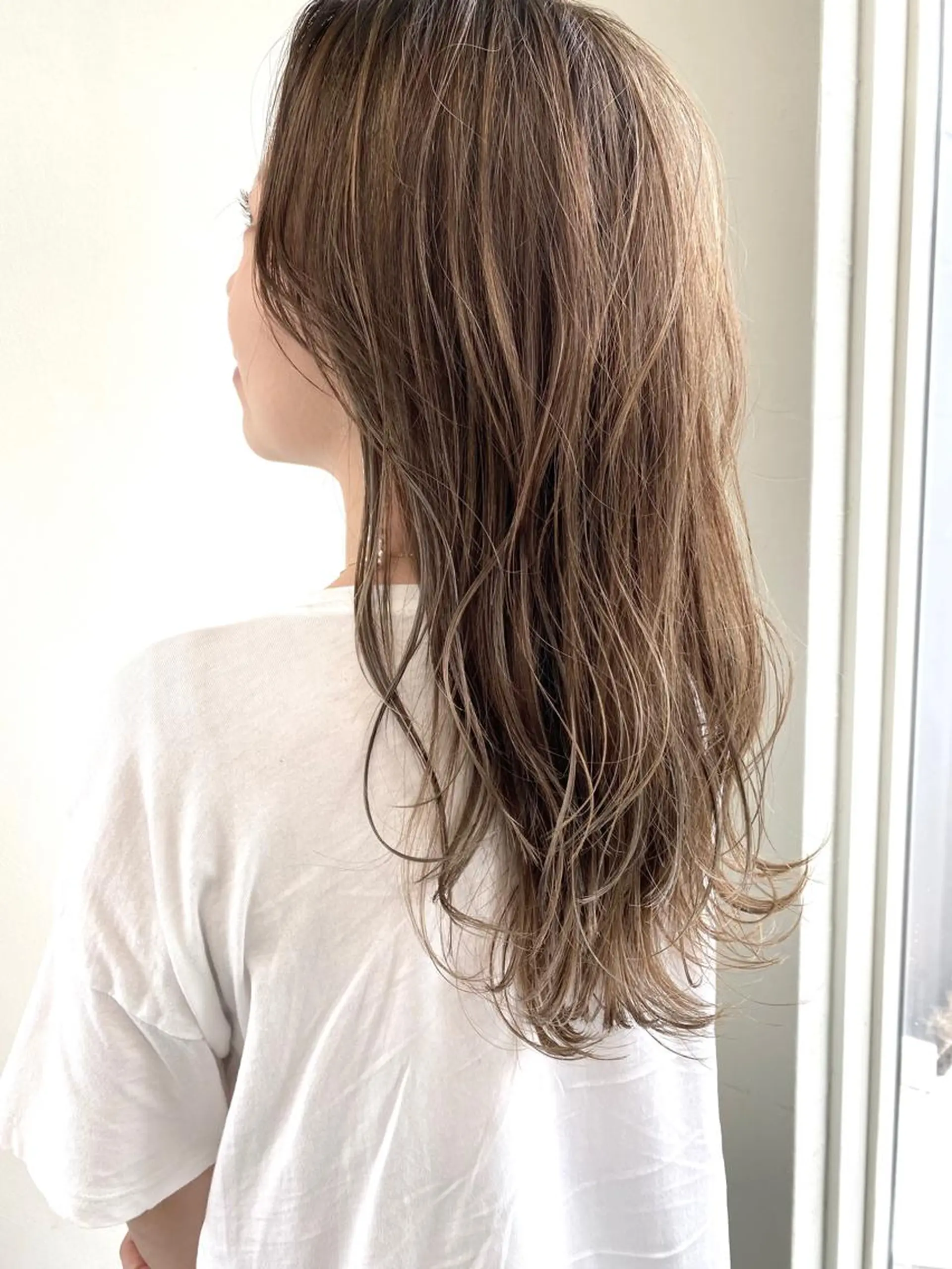 ロング ハイライト ヘアカラー トリートメント 小澤大輔 YOLO hairのヘアスタイル