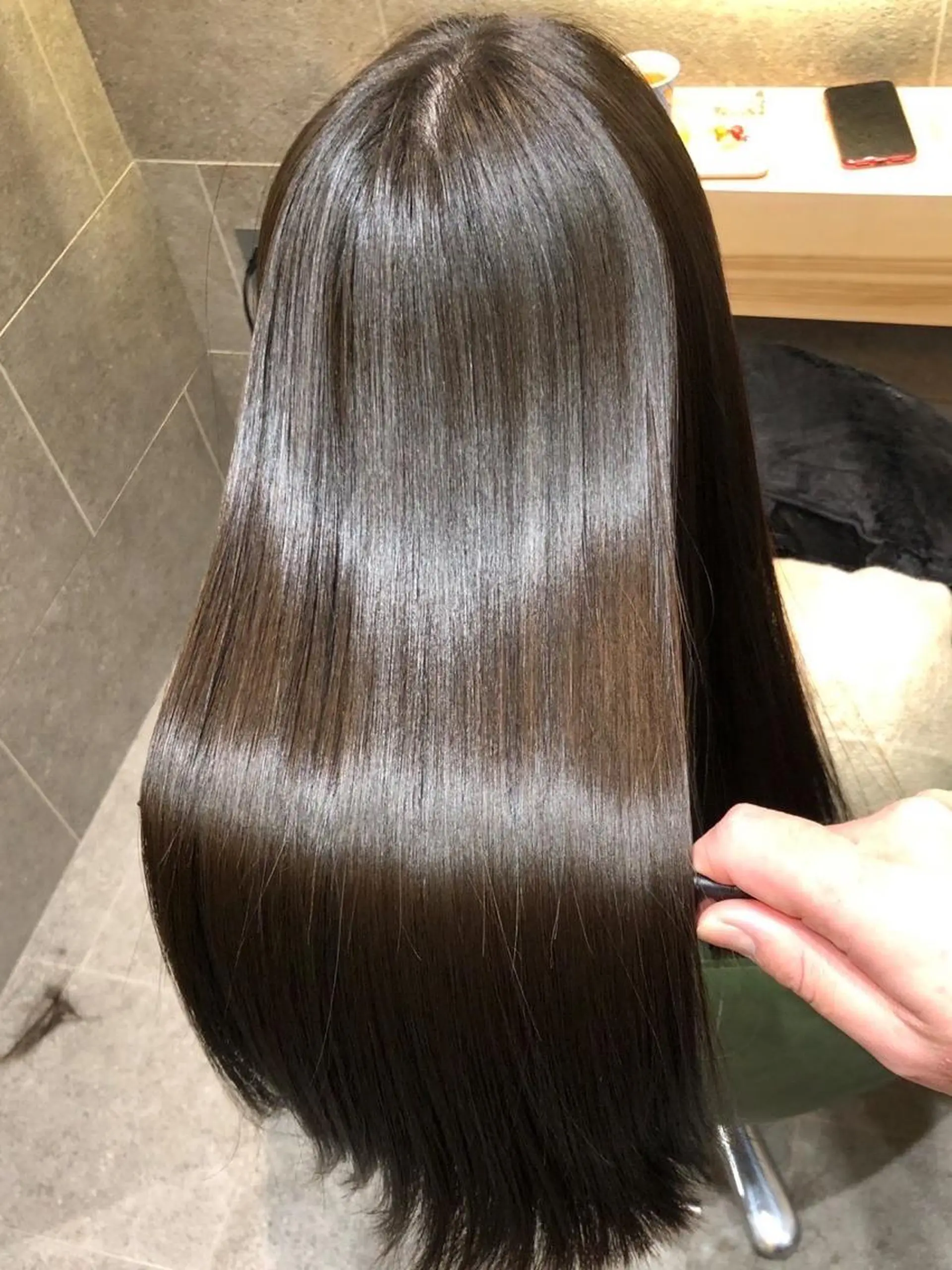 ロング broteなかもず 【髪にドラマを】のヘアスタイル
