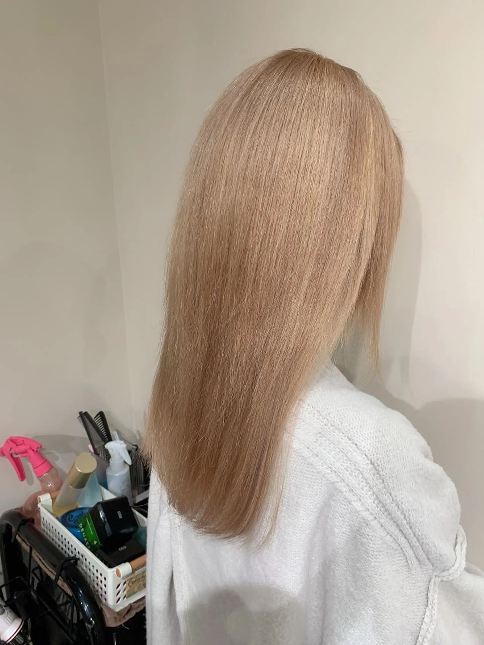 セミロング カラー ムラ修正.ホワイト エクステ🤍アミルのヘアスタイル