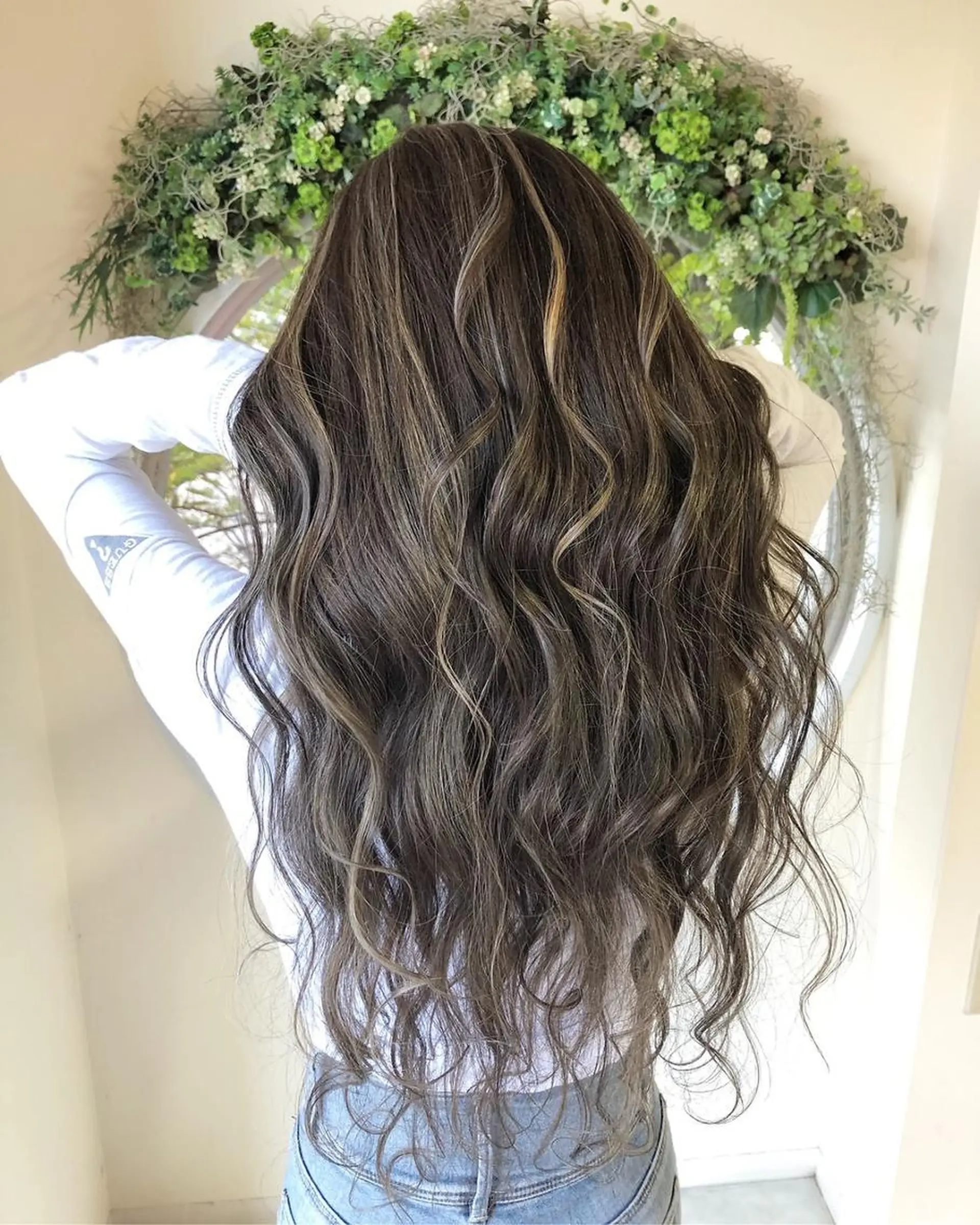 ロング カラー 上霜 菜月のヘアスタイル