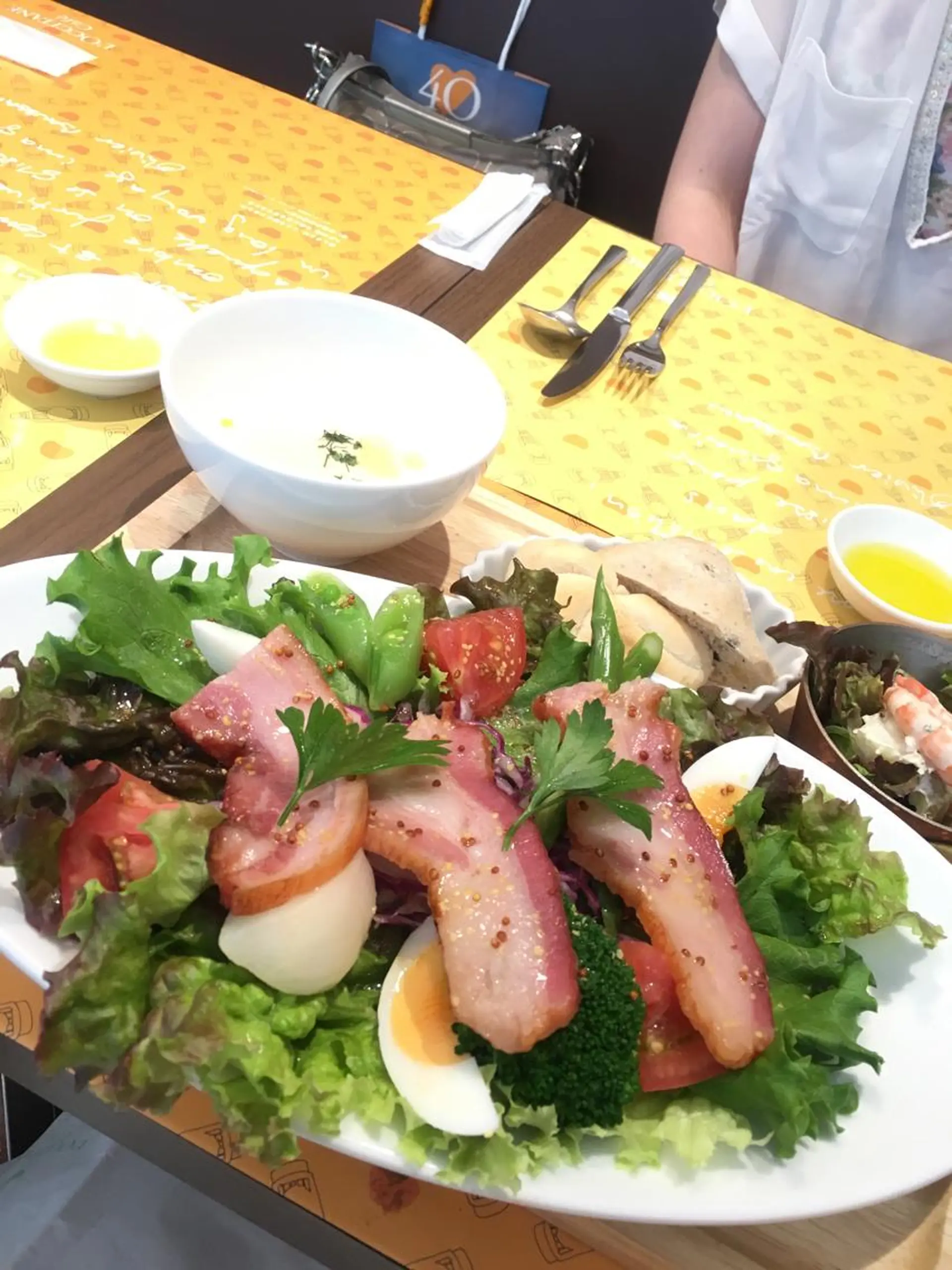 セミロング カラー パーマ ヘアアレンジ メンズ キッズ ネイル マツエク・マツパ アニメ,Vオタク× 即効痩せエステサロンのエステ・リラクイメージ