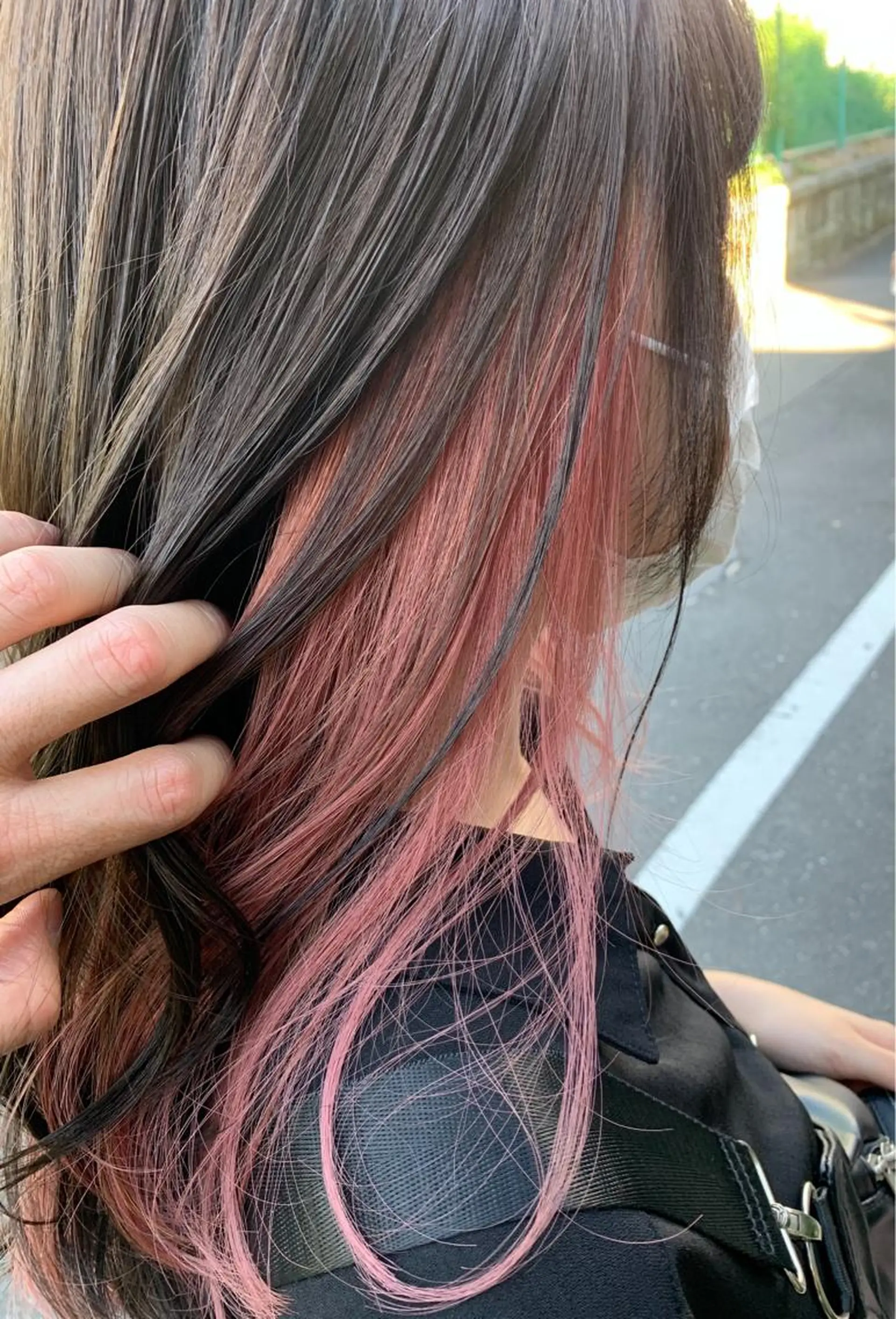 セミロング カラー インナーカラー ピンクカラー カット ヘアカラー 溝口 恭章のヘアスタイル