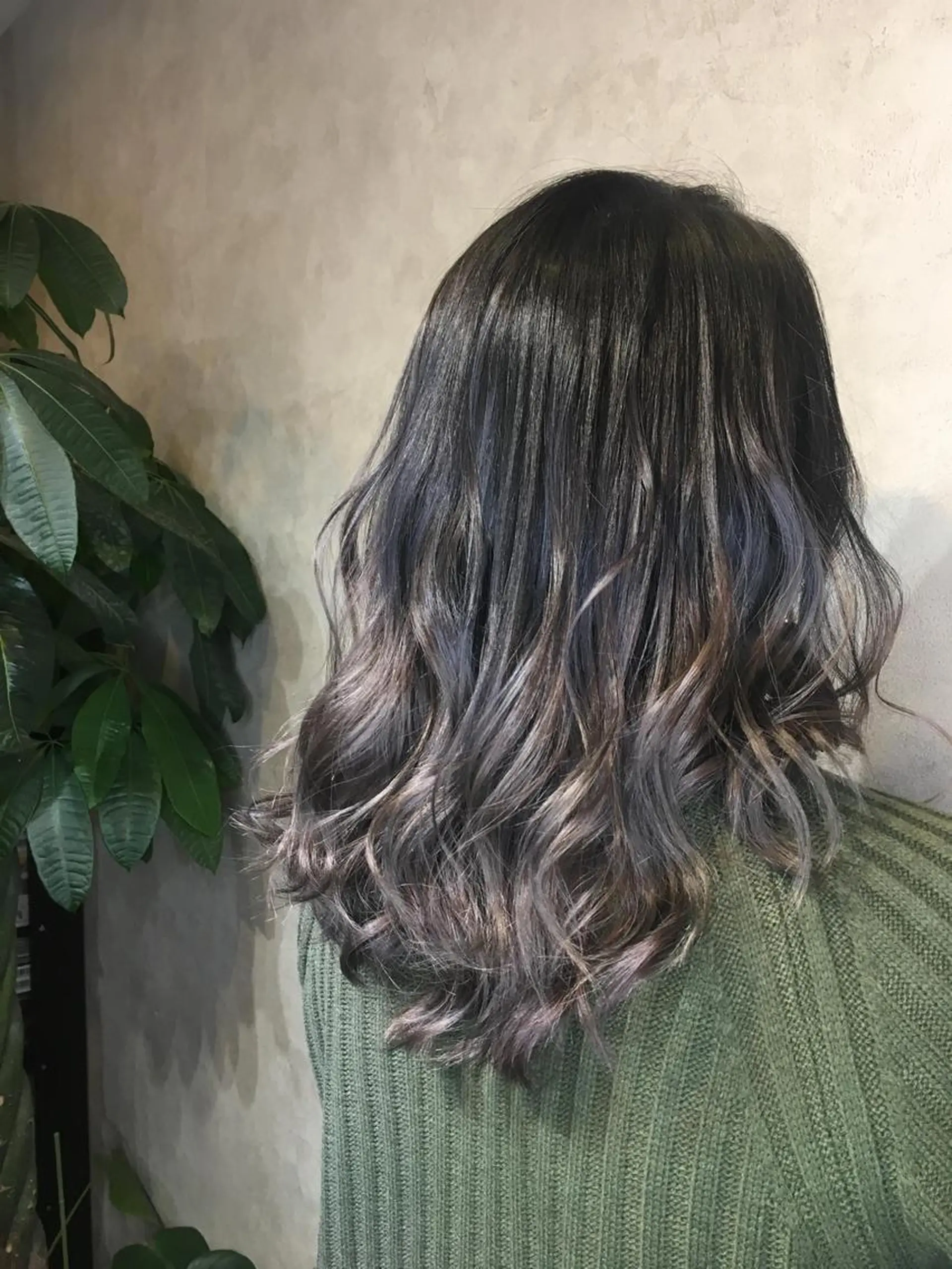 ミディアム カラー ブリーチ グラデーションカラー トリートメント ヘアカラー swan ユイカのヘアスタイル
