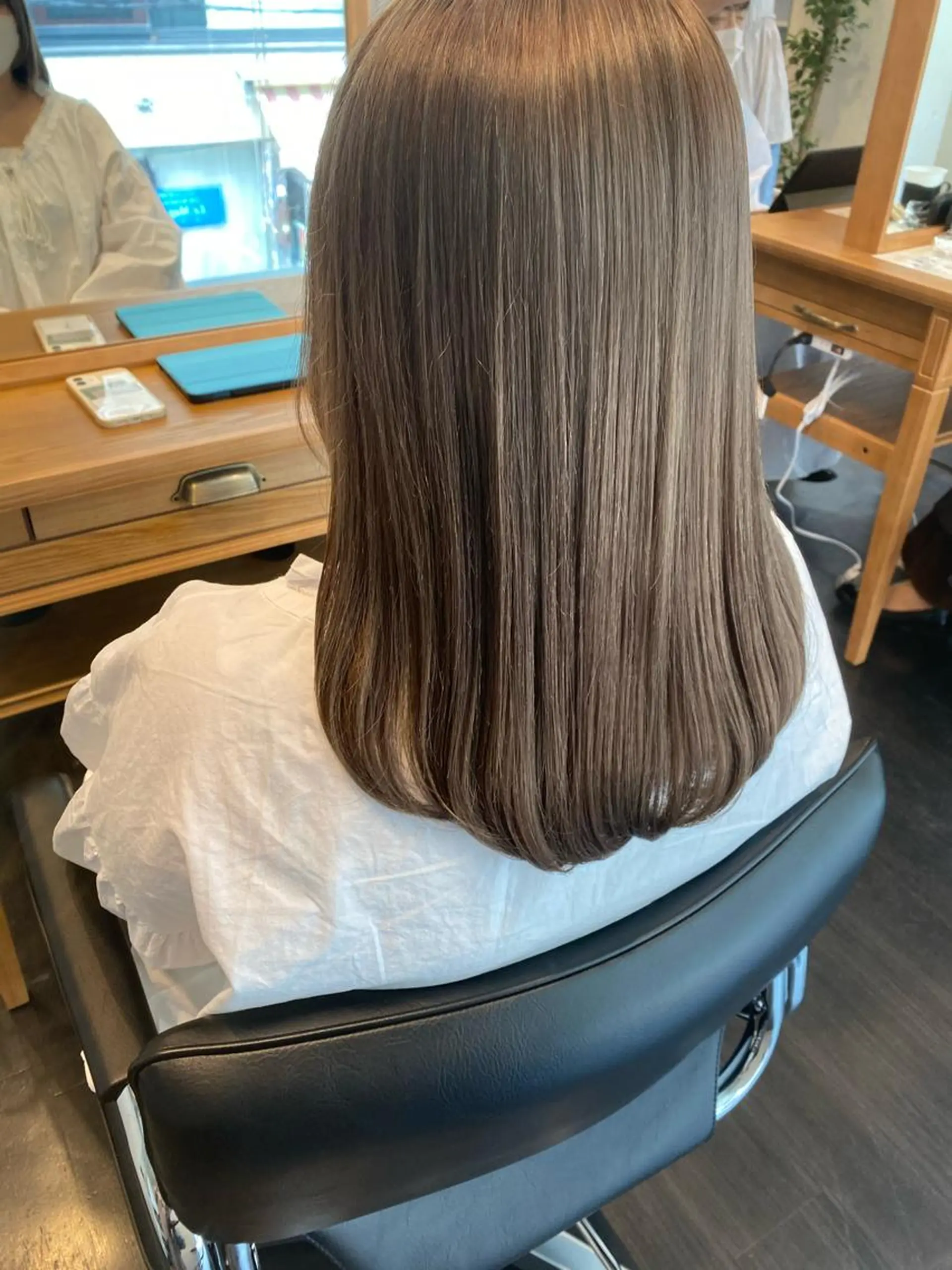 ロング カラー shiori ﾍﾞｰｼﾞｭｶﾗｰのヘアスタイル