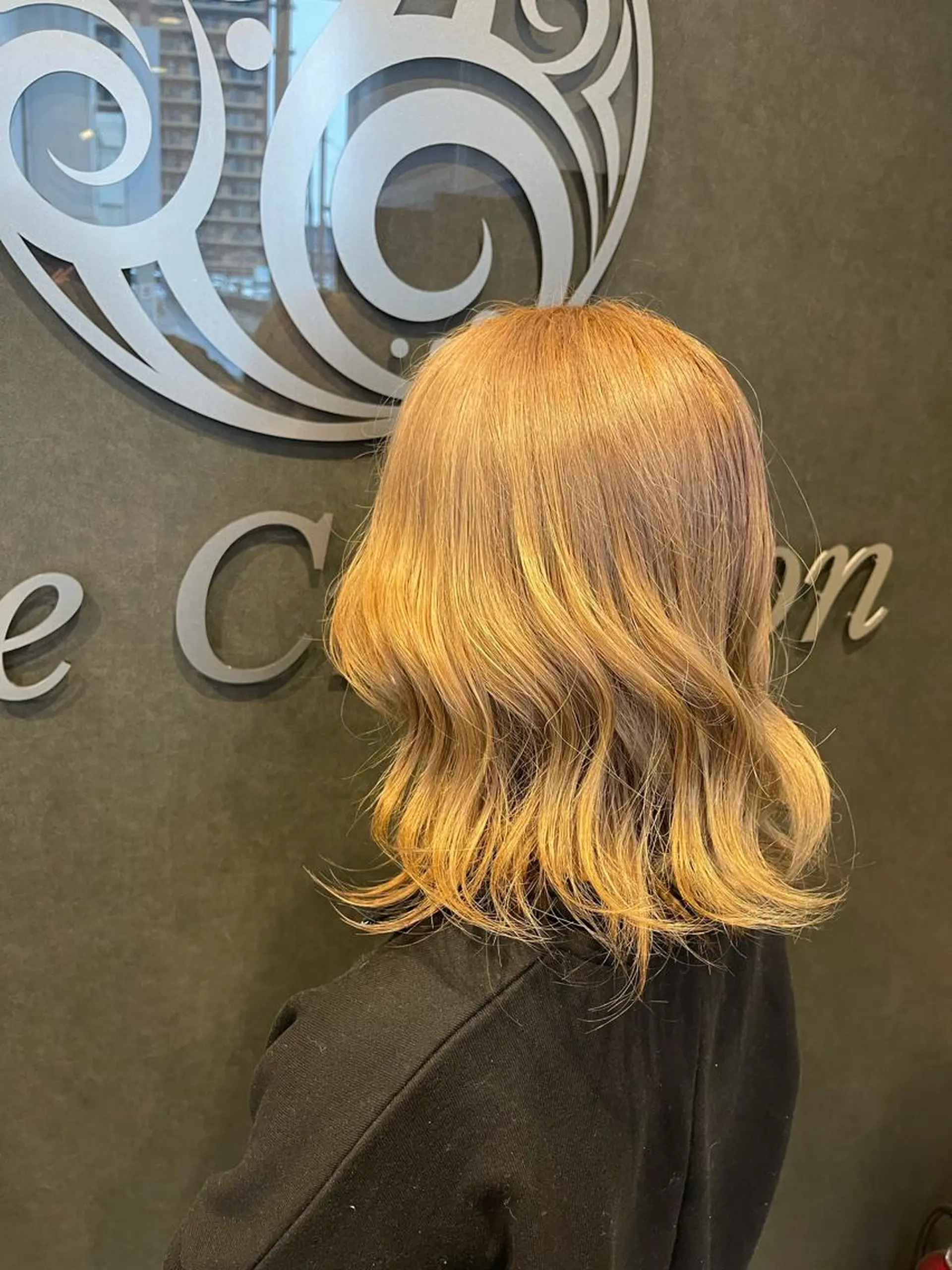 ショート ヘアカラー ハイトーン ／ レイヤー/吉田陸斗のヘアスタイル