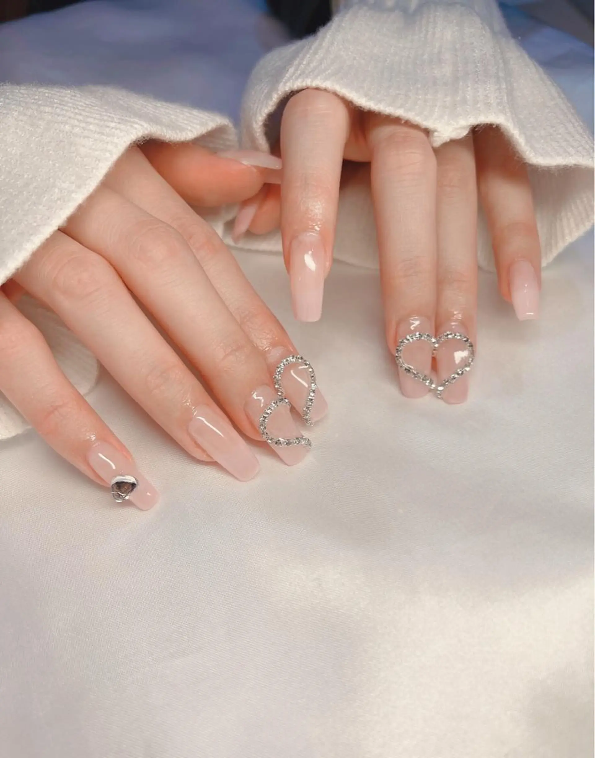 ネイル フレンチネイル ジェルネイル グラデーション 韓国ネイル 持ち込み ちゅるんネイル🪄 耳ツボジュエリー🔗のネイルデザイン