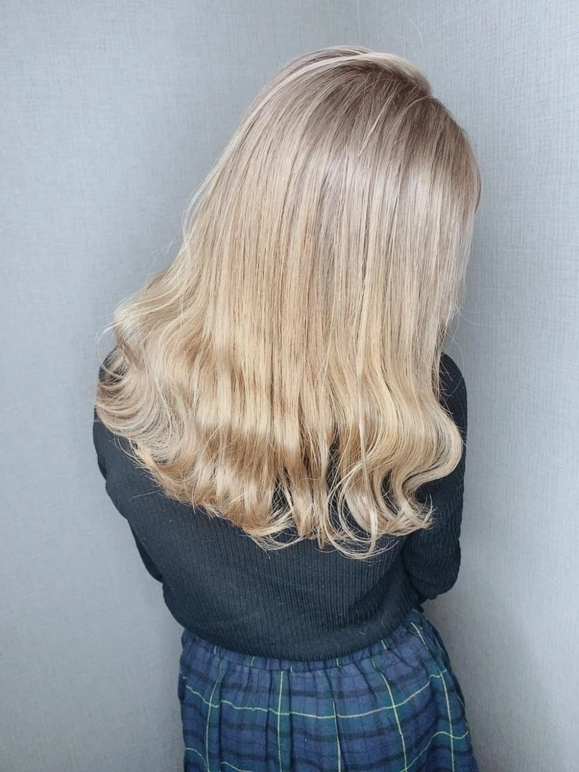 ロング アッシュ ハイライト 髪質改善 レイヤーカット カット ヘアカラー Selene hair OSAKAのヘアスタイル