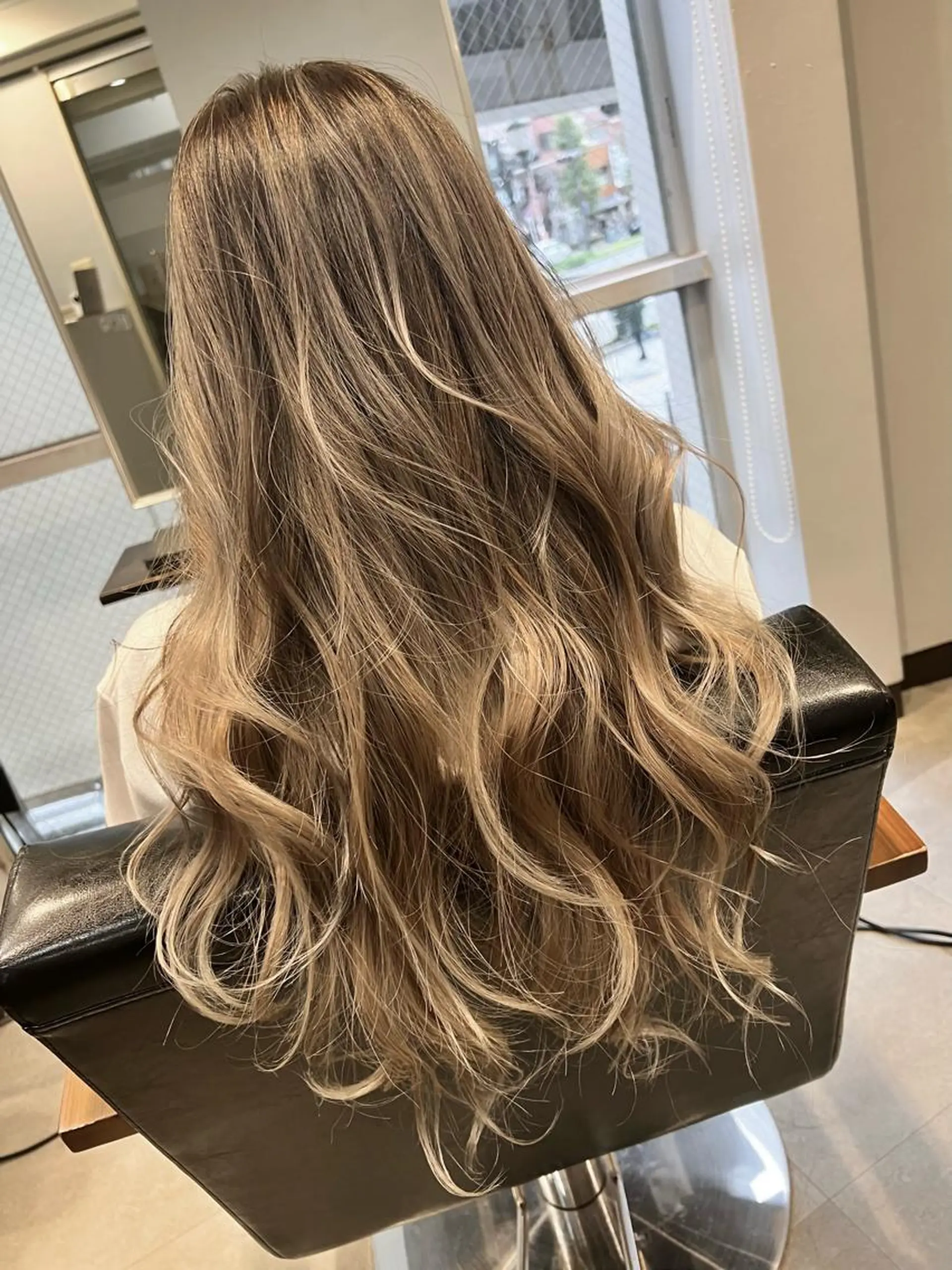 カラー バレイヤージュ ベージュカラー ホワイトベージュ 寺嶋 貴大のヘアスタイル