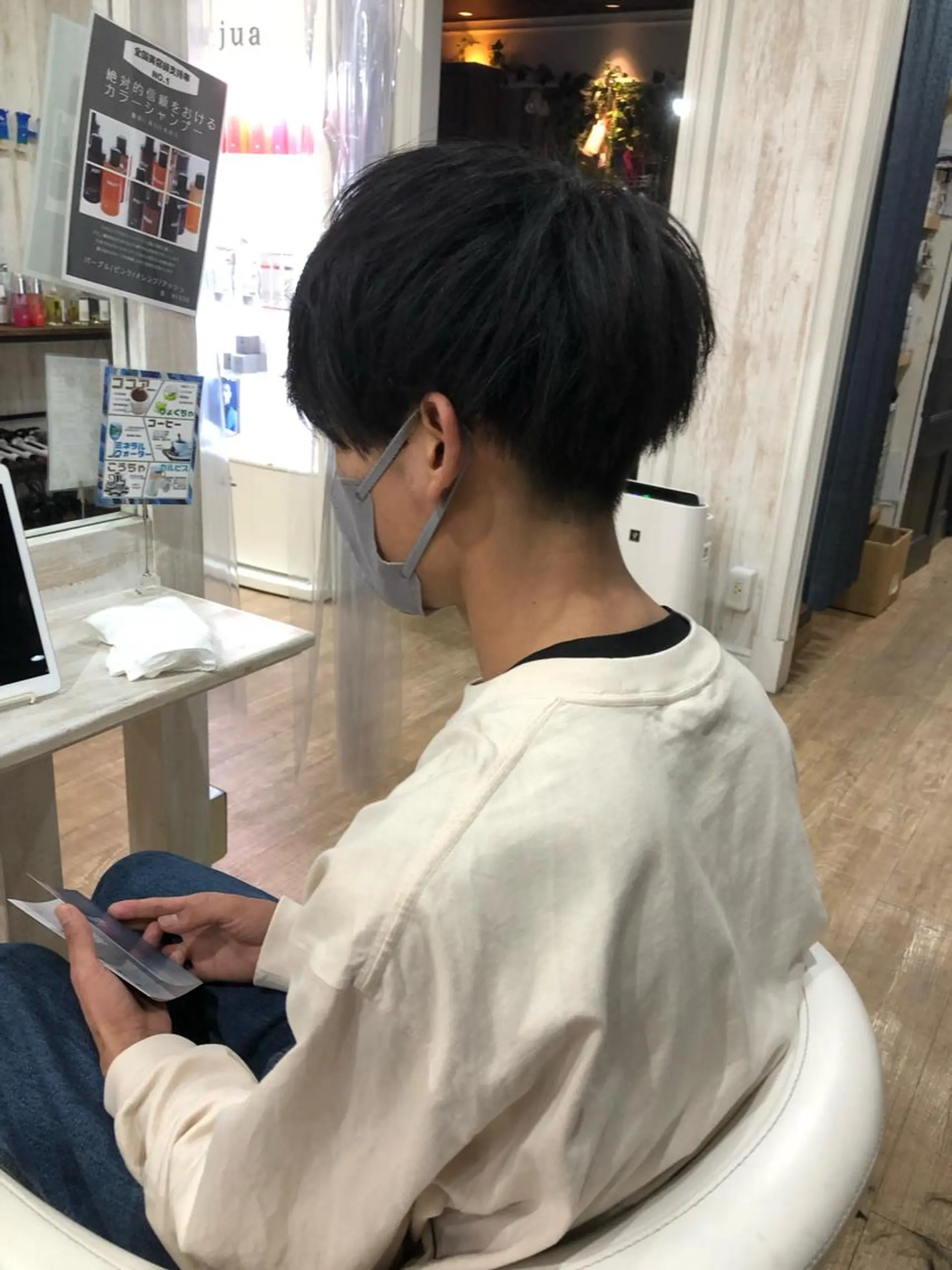 ショート メンズ white.梅田 デザインカラー🦄のヘアスタイル