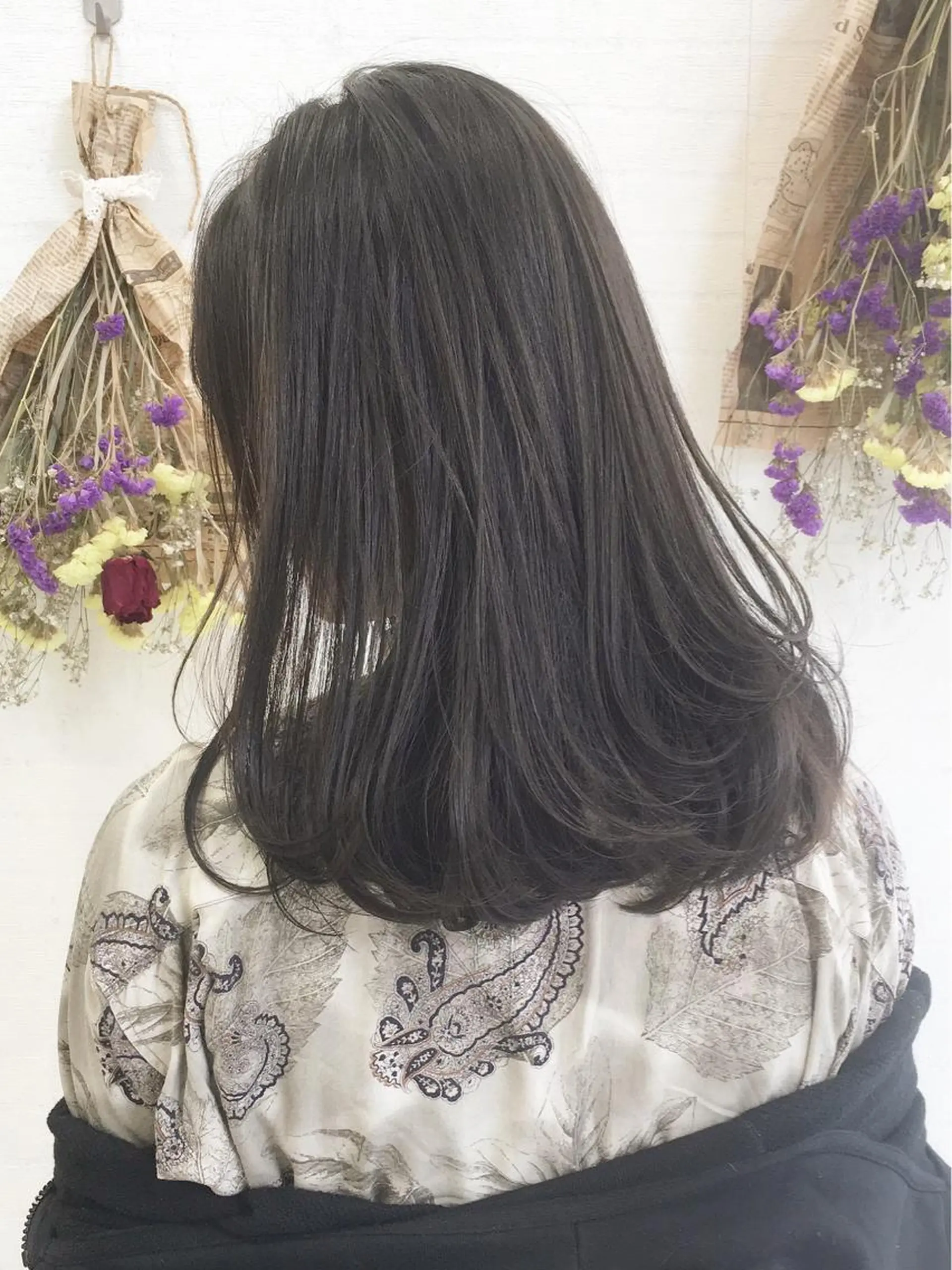 ロング カラー アッシュ ブリーチ 透明感カラー ブリーチなしカラー 立川 奈那子のヘアスタイル