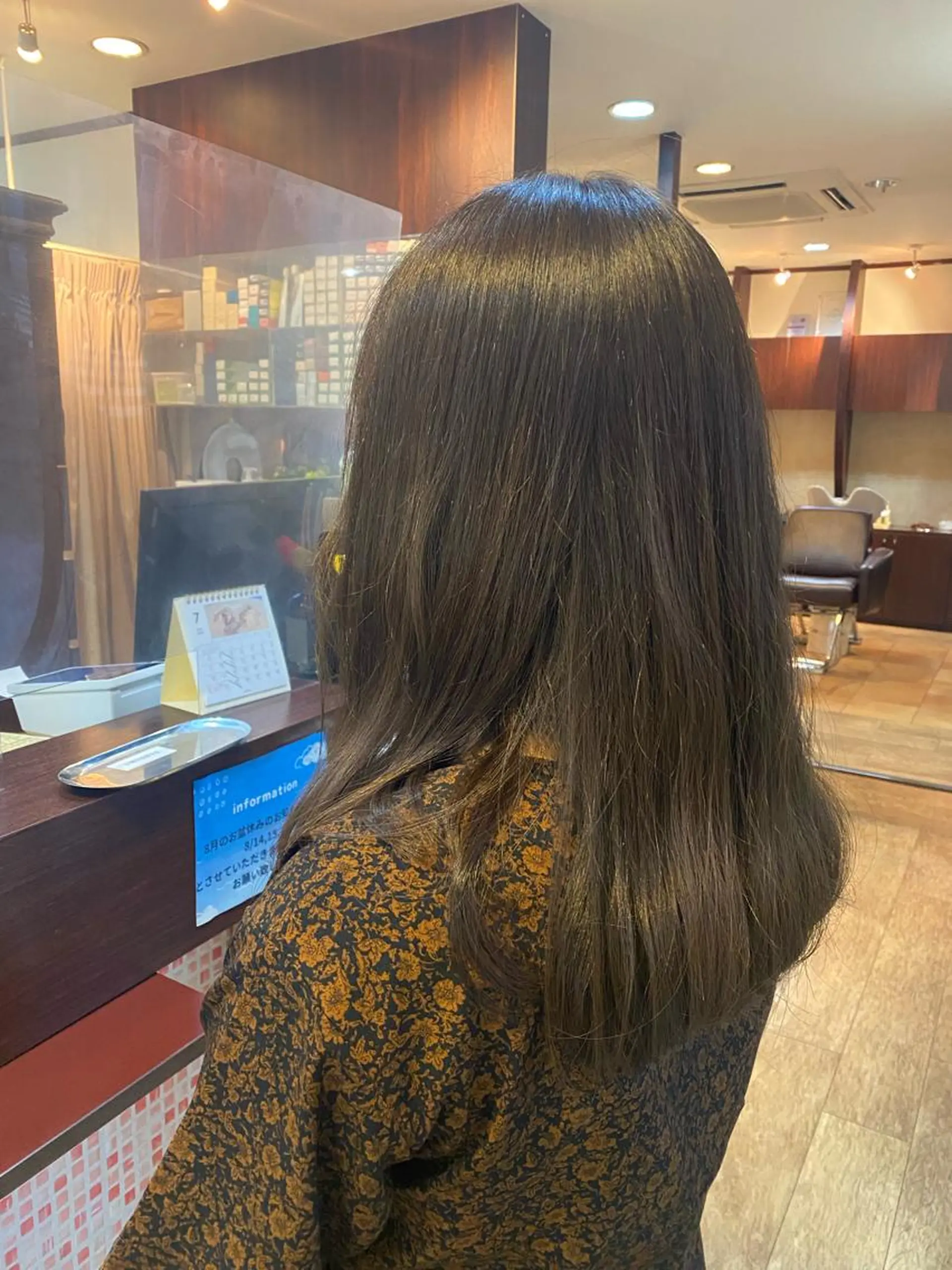 ロング カラー ブラウンカラー オリーブブラウン カット ヘアカラー トリートメント サプリームヘア 飯田みち瑠のヘアスタイル