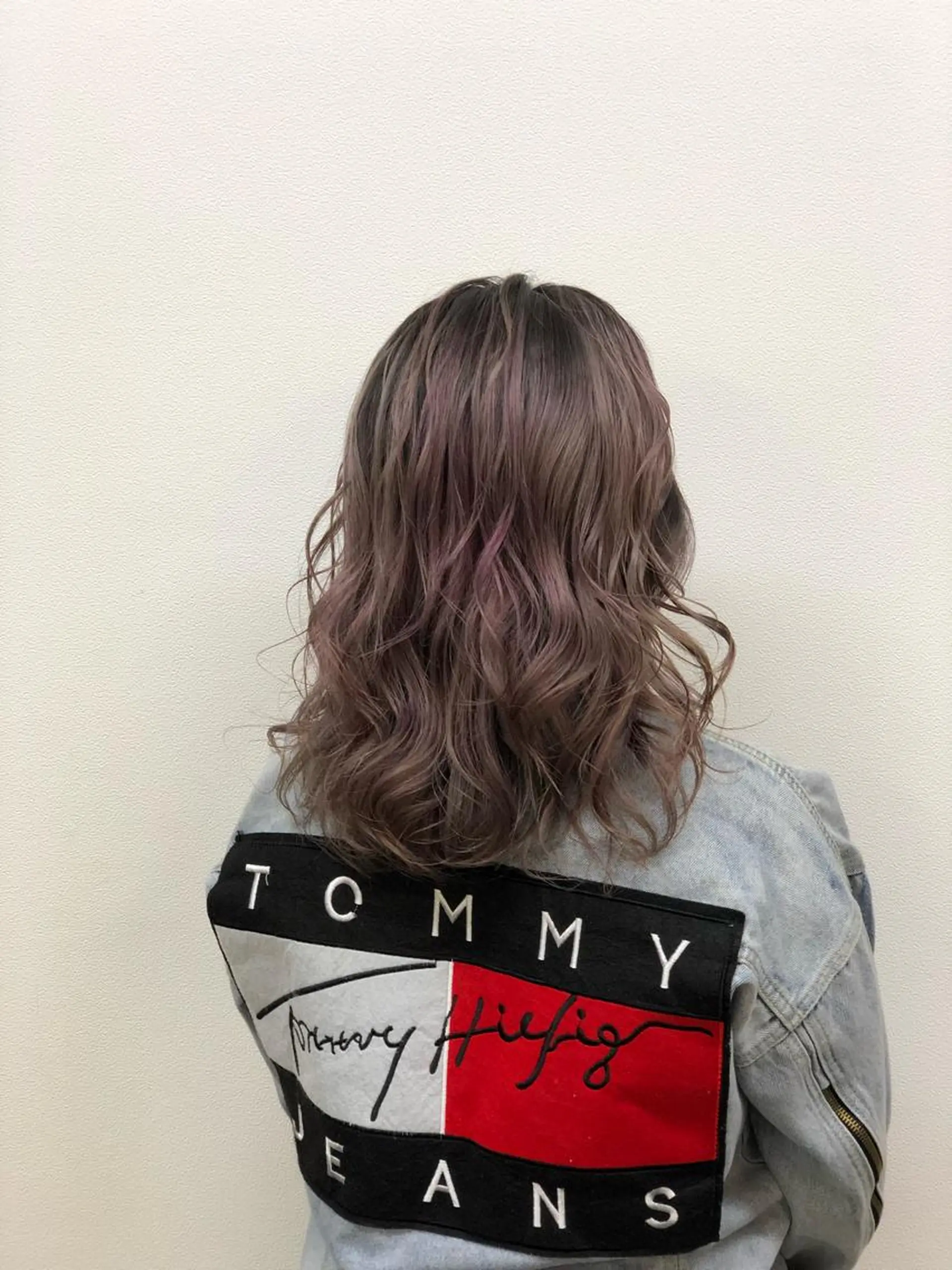 ミディアム カラー グラデーションカラー グレージュ ハイライトカラー ハイライト 大塚 貴之のヘアスタイル