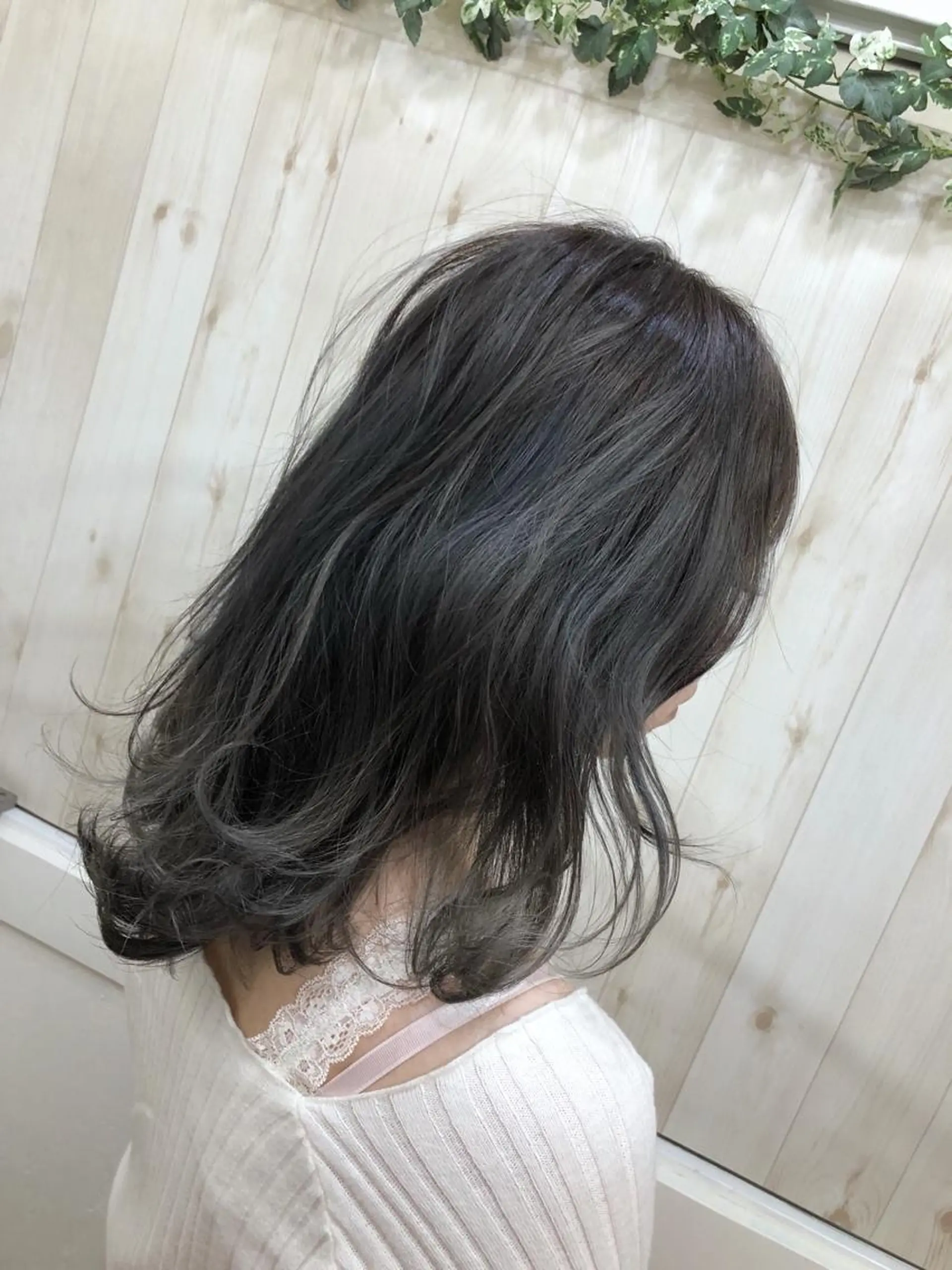 セミロング カラー アッシュ アッシュグレー ブリーチ 透明感カラー ヘアカラー PSY(サイ)池袋 金田尚久🎨のヘアスタイル