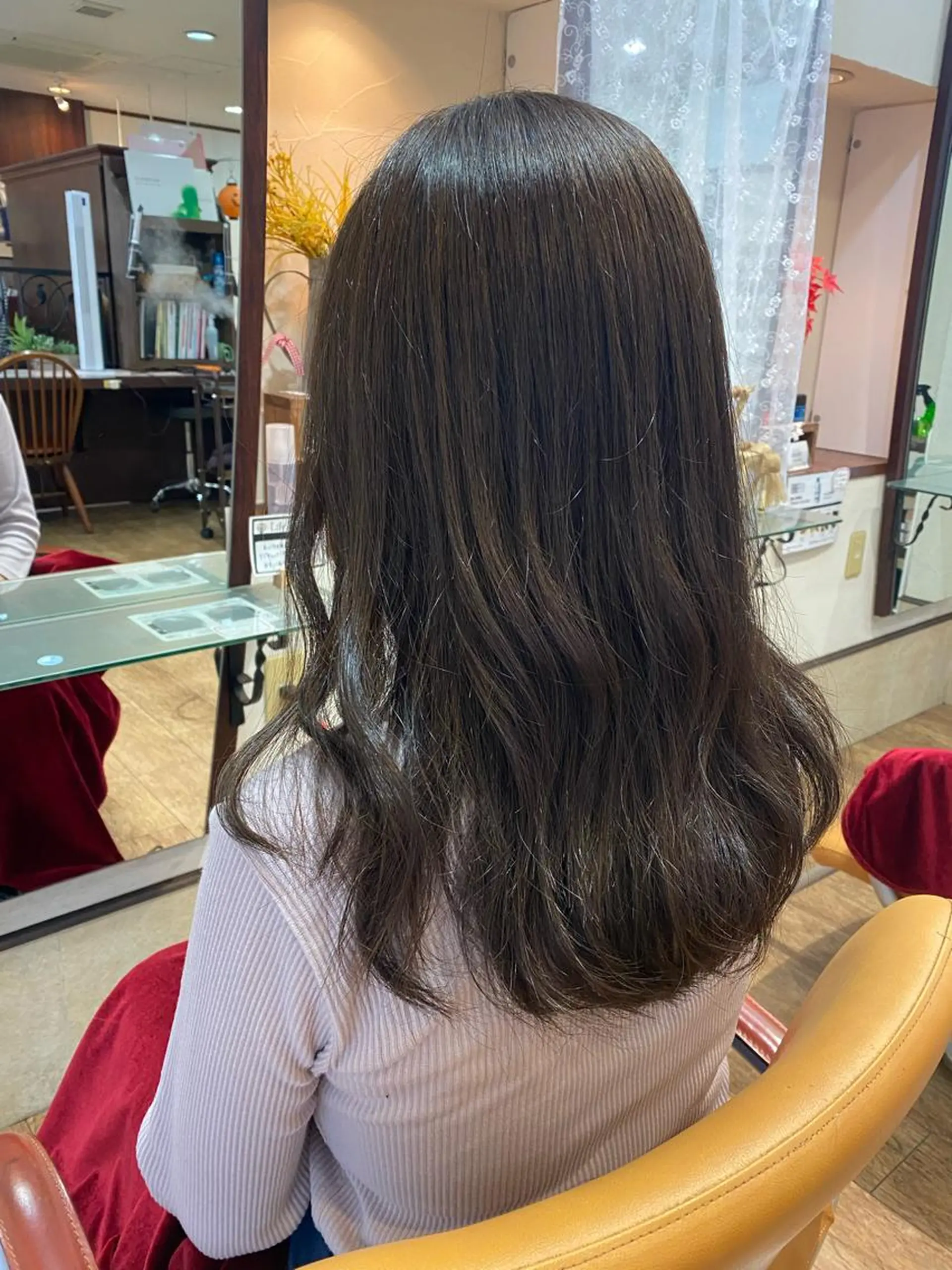 セミロング カラー アッシュ アッシュブラウン ブラウンカラー サプリームヘア 飯田みち瑠のヘアスタイル