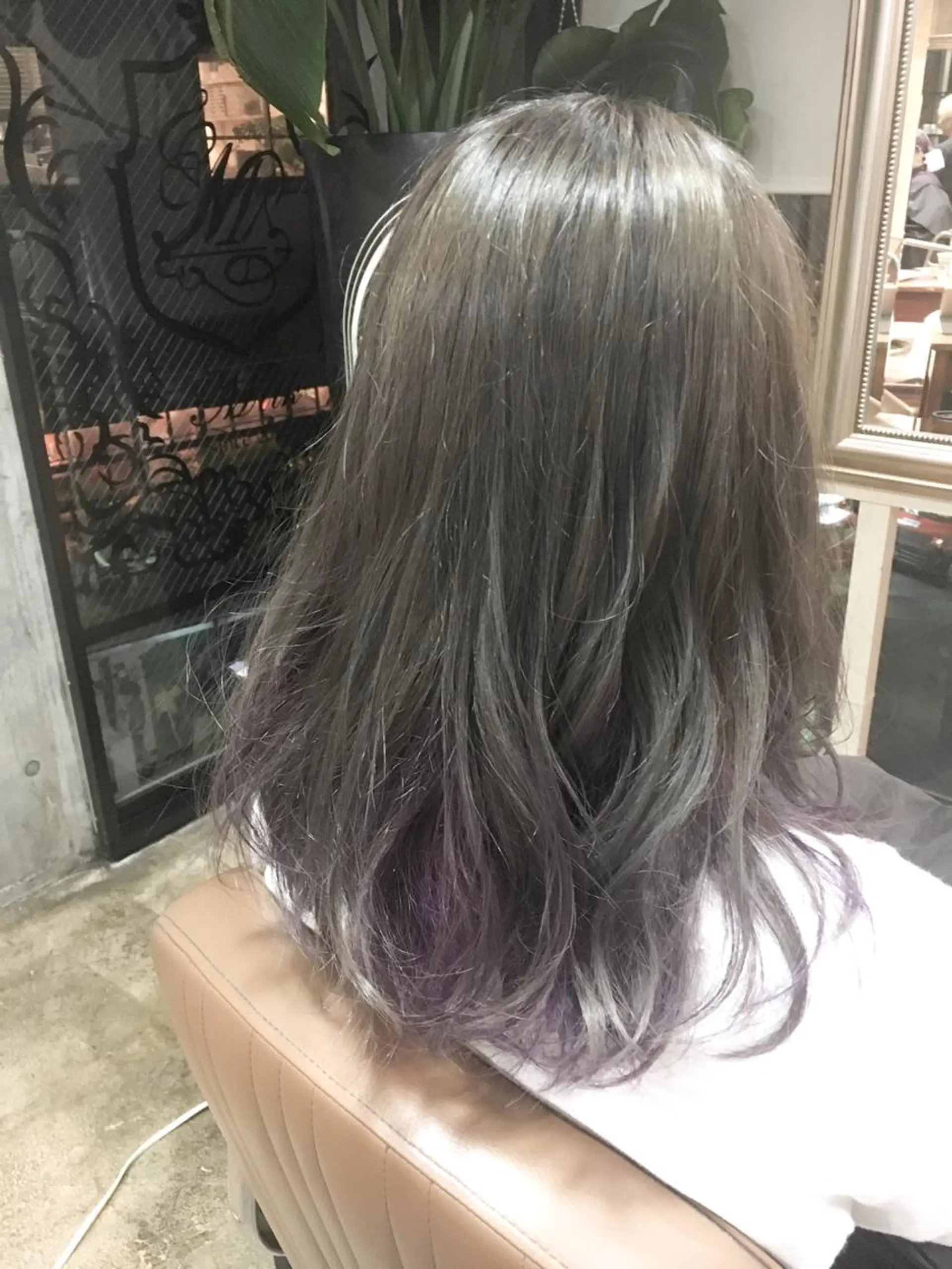 セミロング カラー ダブルカラー グレージュ ハイライトカラー ラベンダーカラー ハイライト 北條 優輝のヘアスタイル