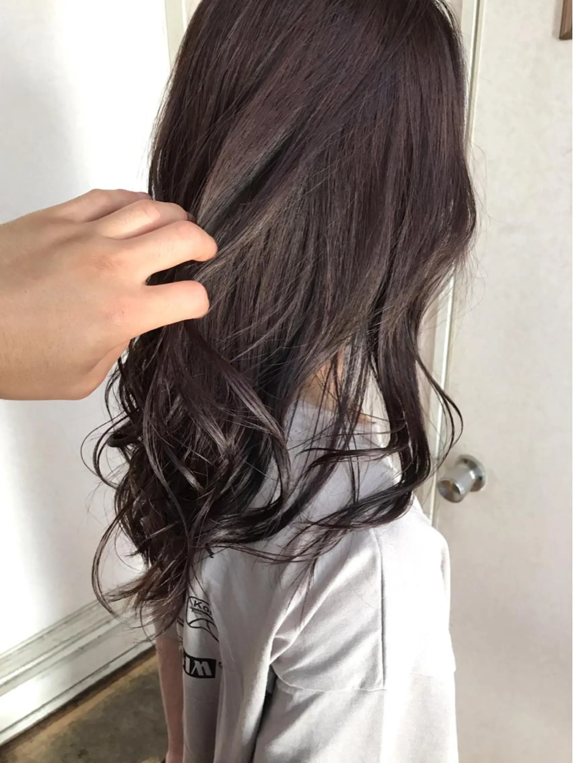 ロング カラー ヘアアレンジ グラデーションカラー グレージュ パープルカラー パープルグレージュ ヘアカラー 三輪 太一のヘアスタイル