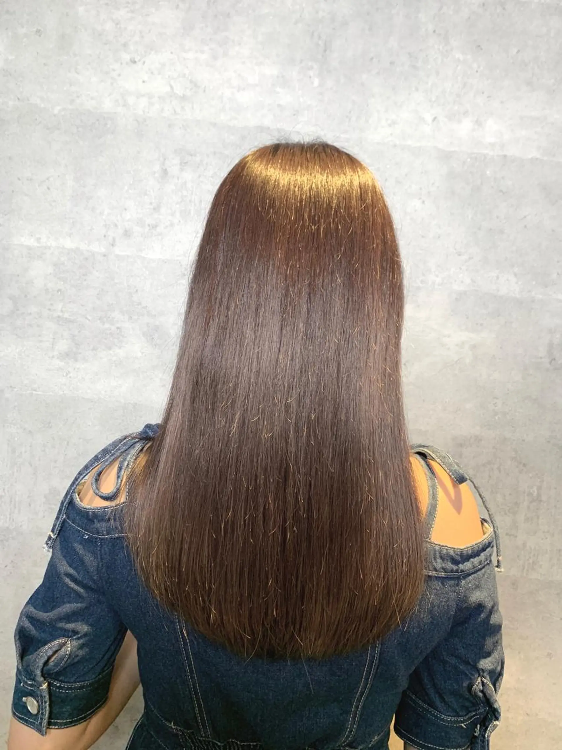 セミロング チョコレートブラウン Tiam所属・藤原 健人のヘアスタイル