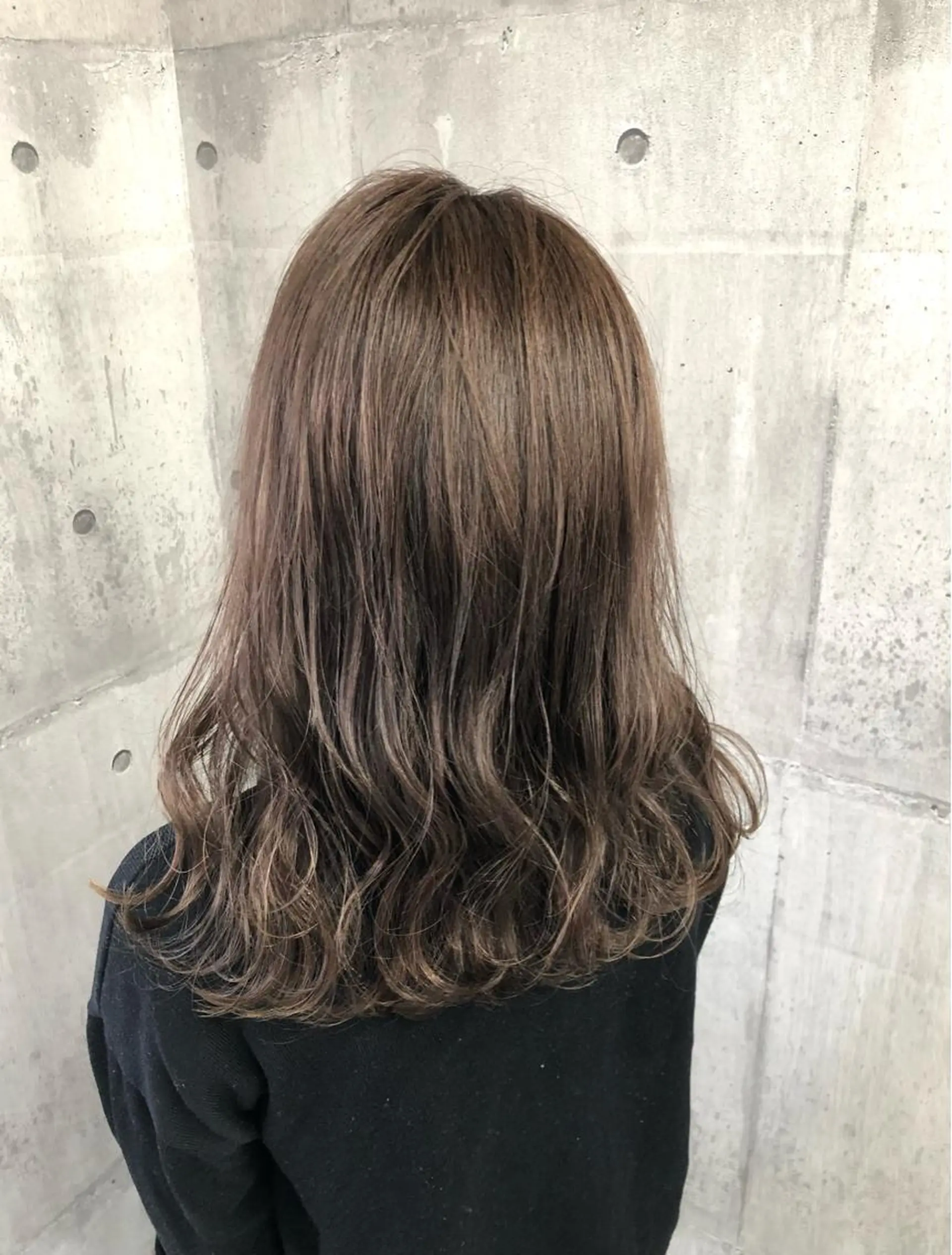 セミロング カラー ショコラグレージュ グレージュ カット ヘアカラー トリートメント ショート、韓国メンズ ヘアのかつらぎのヘアスタイル