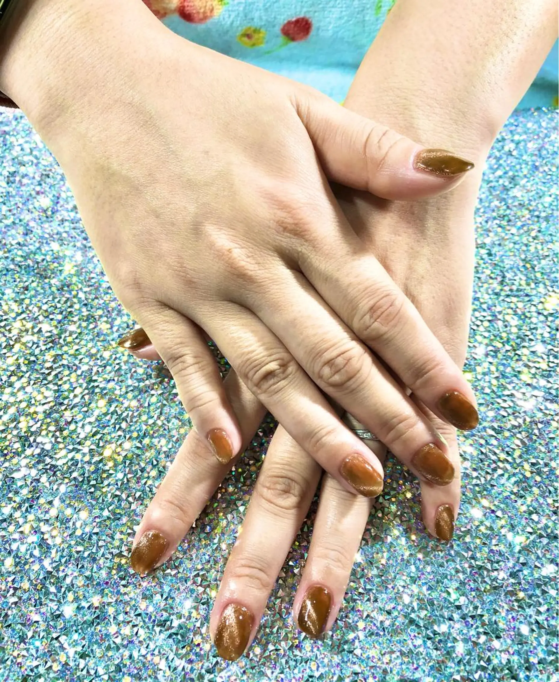 ネイル ブラウン ゴールド マグネットネイル オレンジ 赤色 ハンドネイル Tairacchi ﾀｲﾗｯﾁのエステ・リラクイメージ