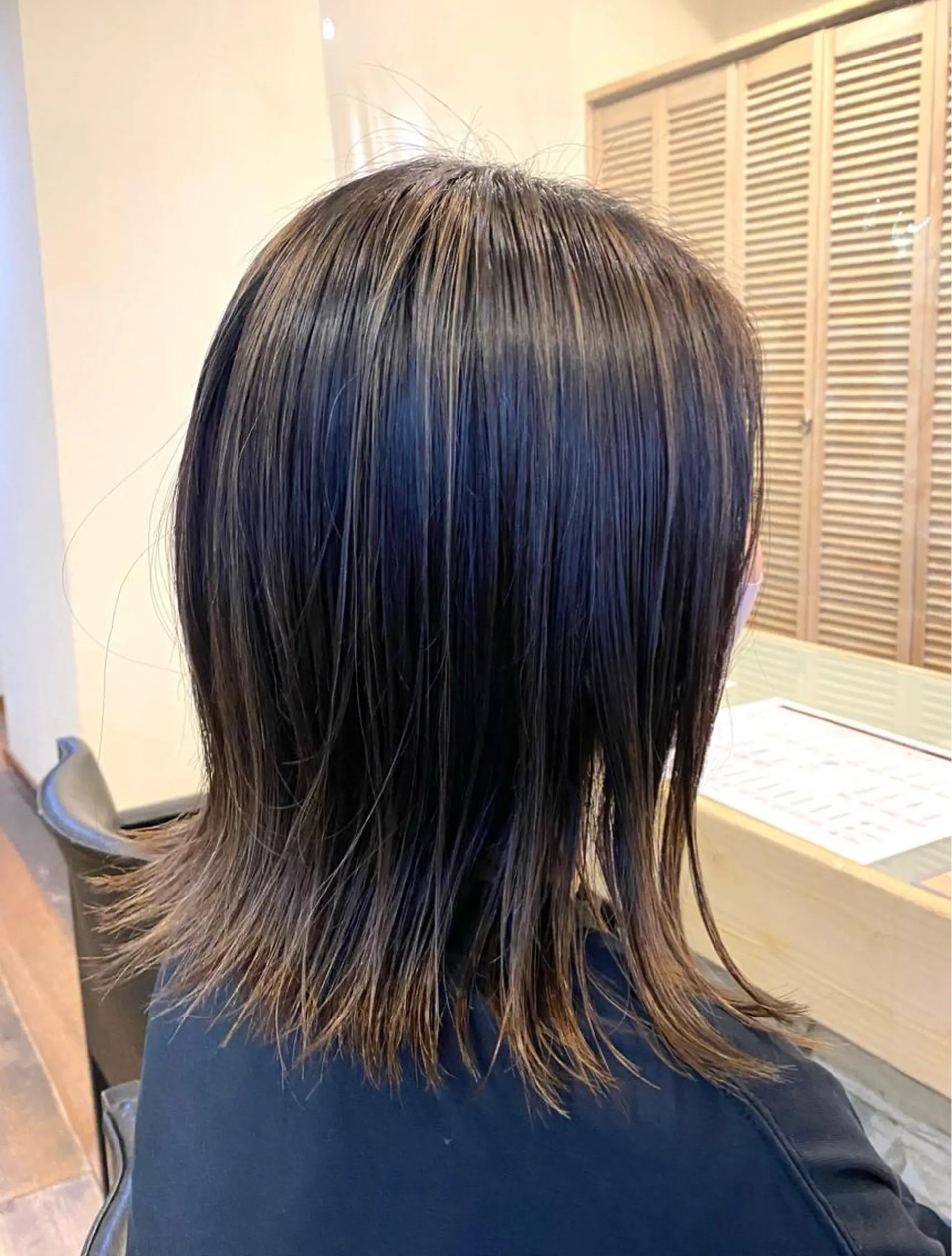 ミディアム カラー 中川 茜里のヘアスタイル