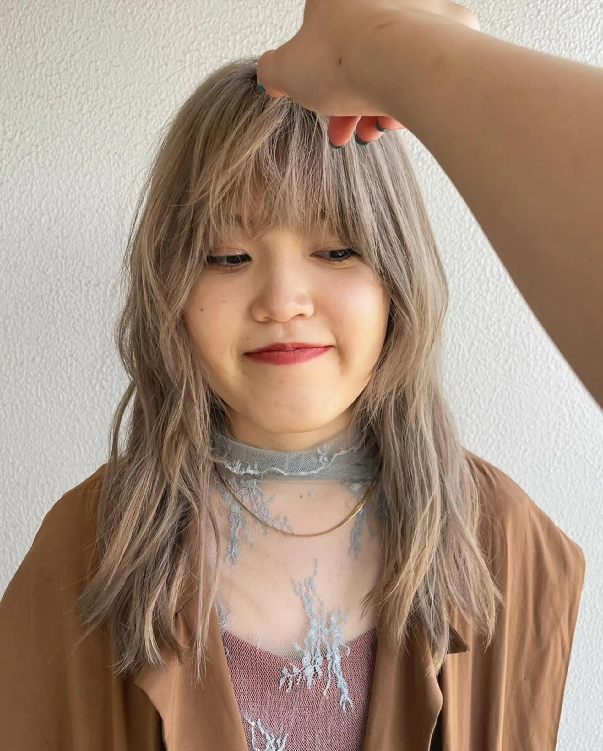 ミディアム カラー パーマ ヘアアレンジ メンズ キッズ ネイル マツエク・マツパ 子どものヘアアレンジ メンズハイトーン ベージュカラー ハイトーンカラー シルバー 🫧垢抜けヘア🫧 SHIORIのヘアスタイル