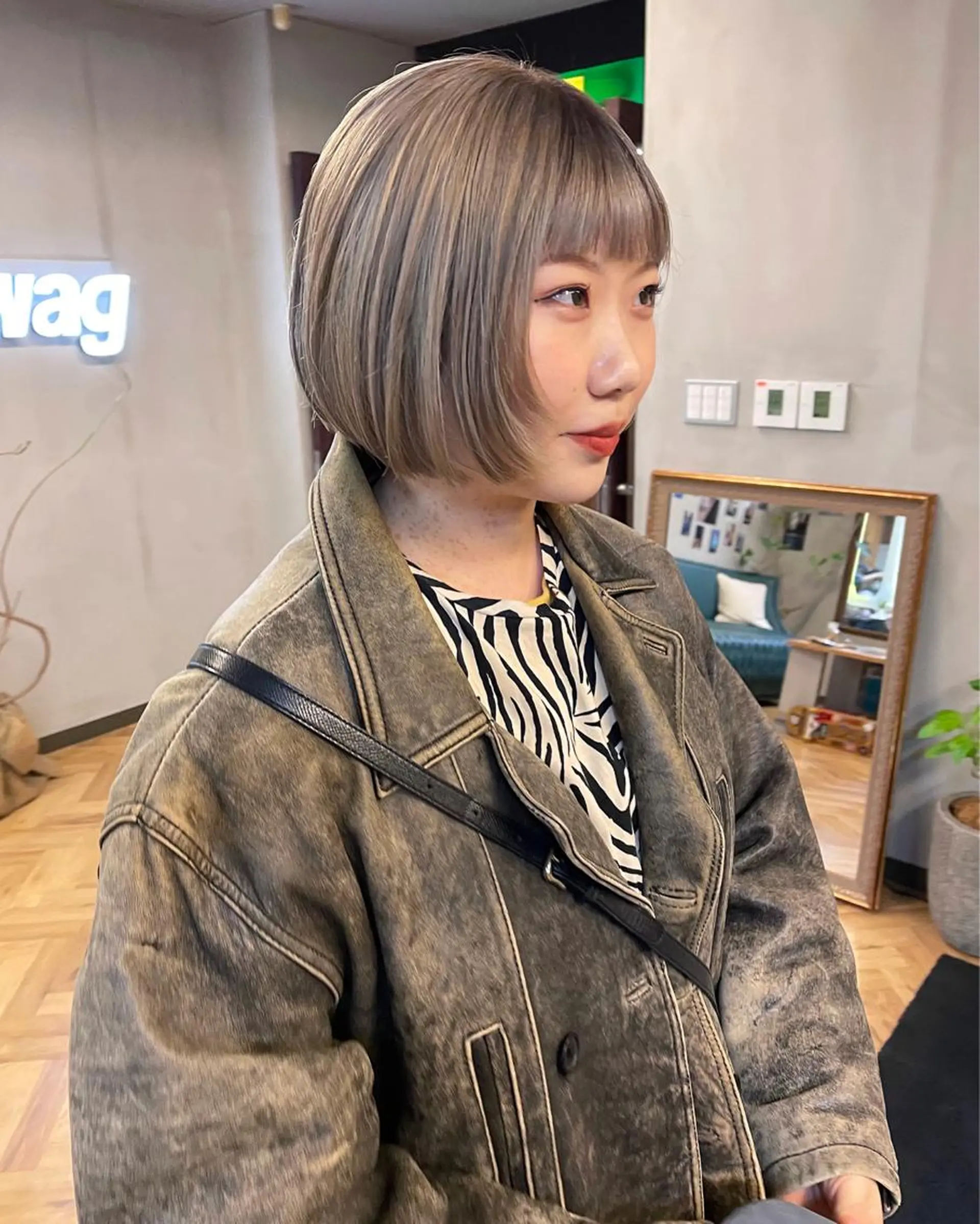 ミディアム カラー パーマ ヘアアレンジ メンズ キッズ ネイル マツエク・マツパ アイブロウ グレージュ ミルクティーグレージュ カット ヘアカラー トリートメント tatsumi/ボブ ウルフ/レイヤーのヘアスタイル