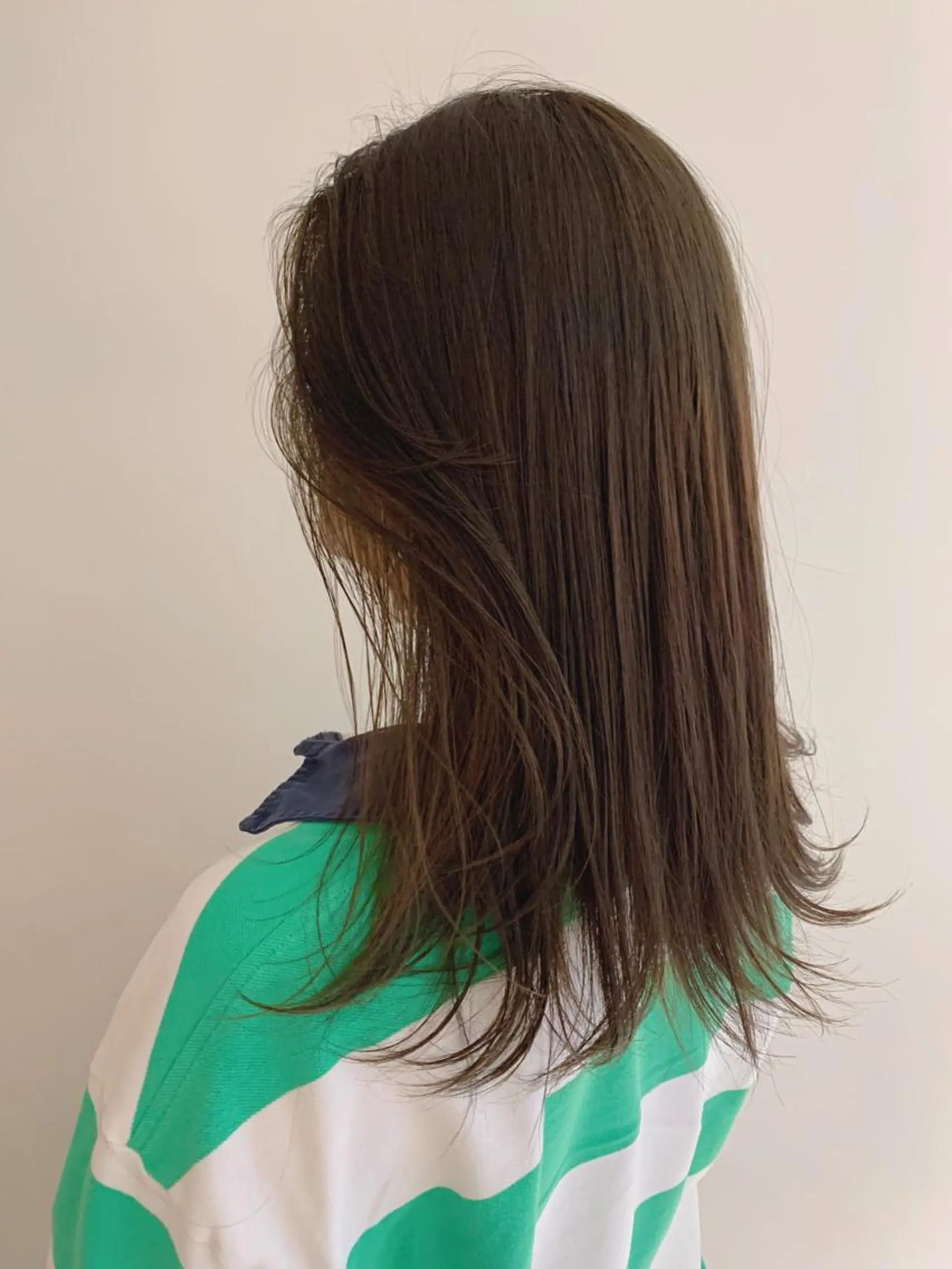 ミディアム カラー ベージュカラー オリーブベージュ チバ タクミのヘアスタイル