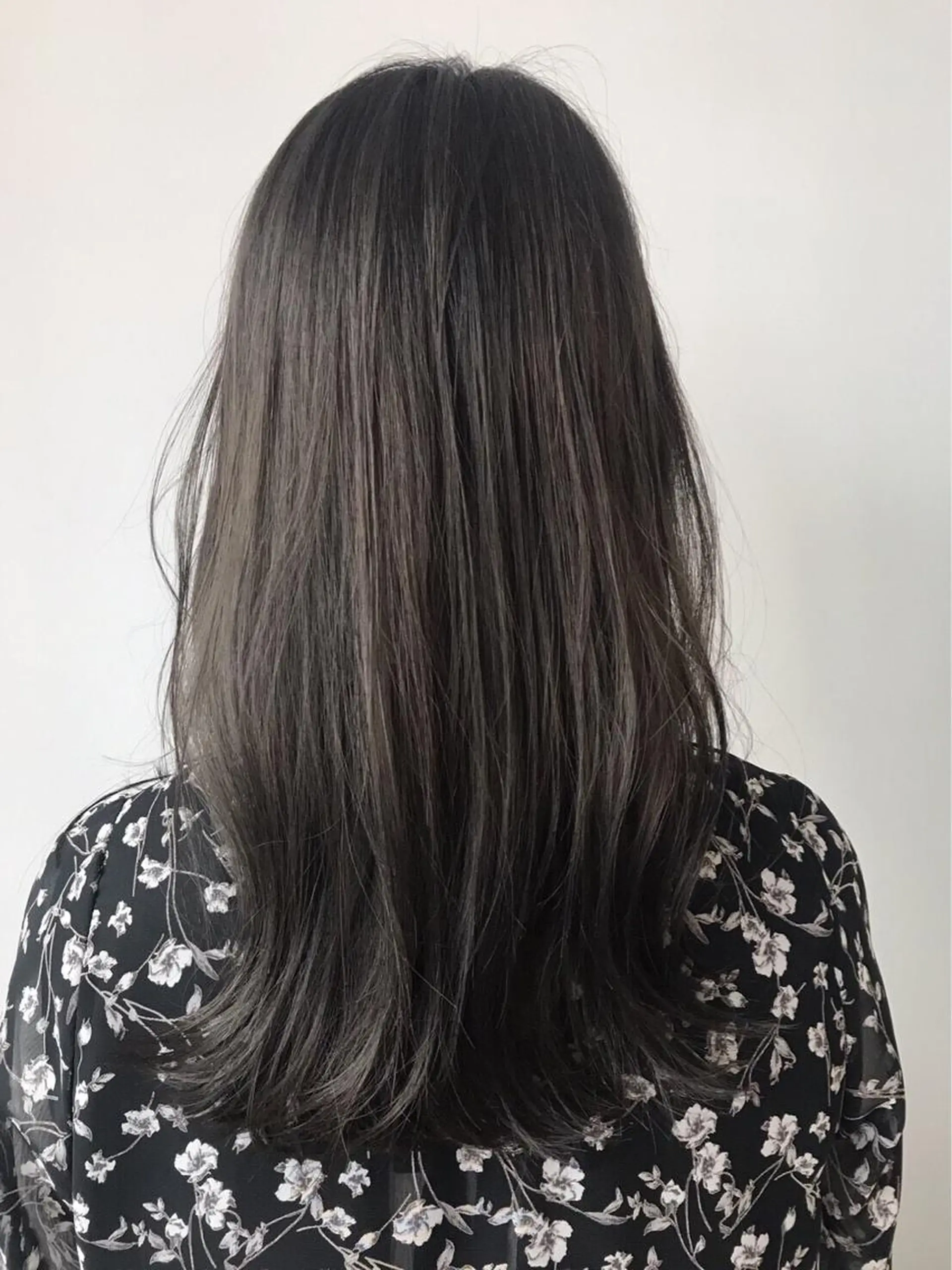 ロング カラー 透明感カラー グレージュ 🌿椿 夢来🌿のヘアスタイル